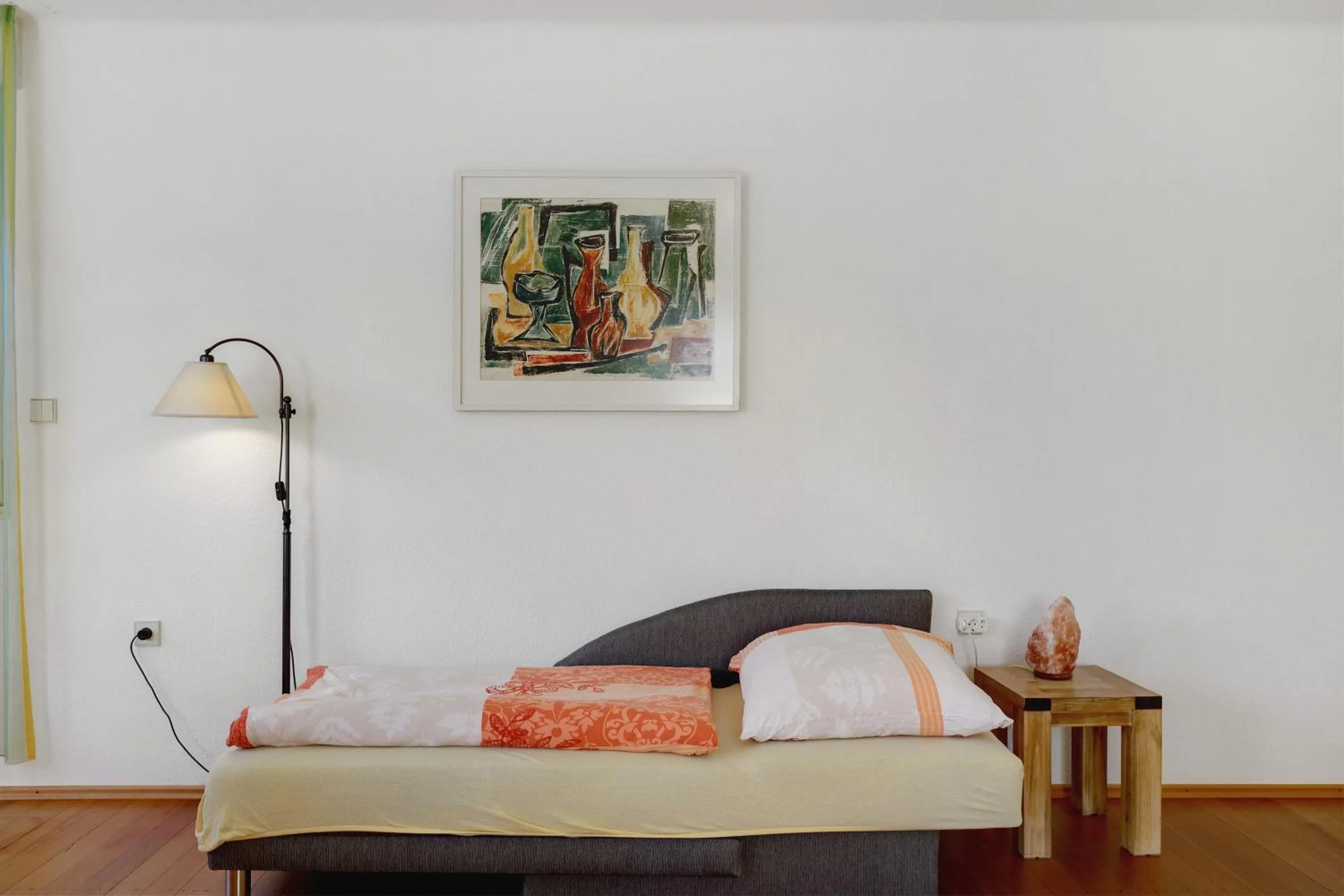 Property building, Bed in Ferienwohnung Kleeblatt