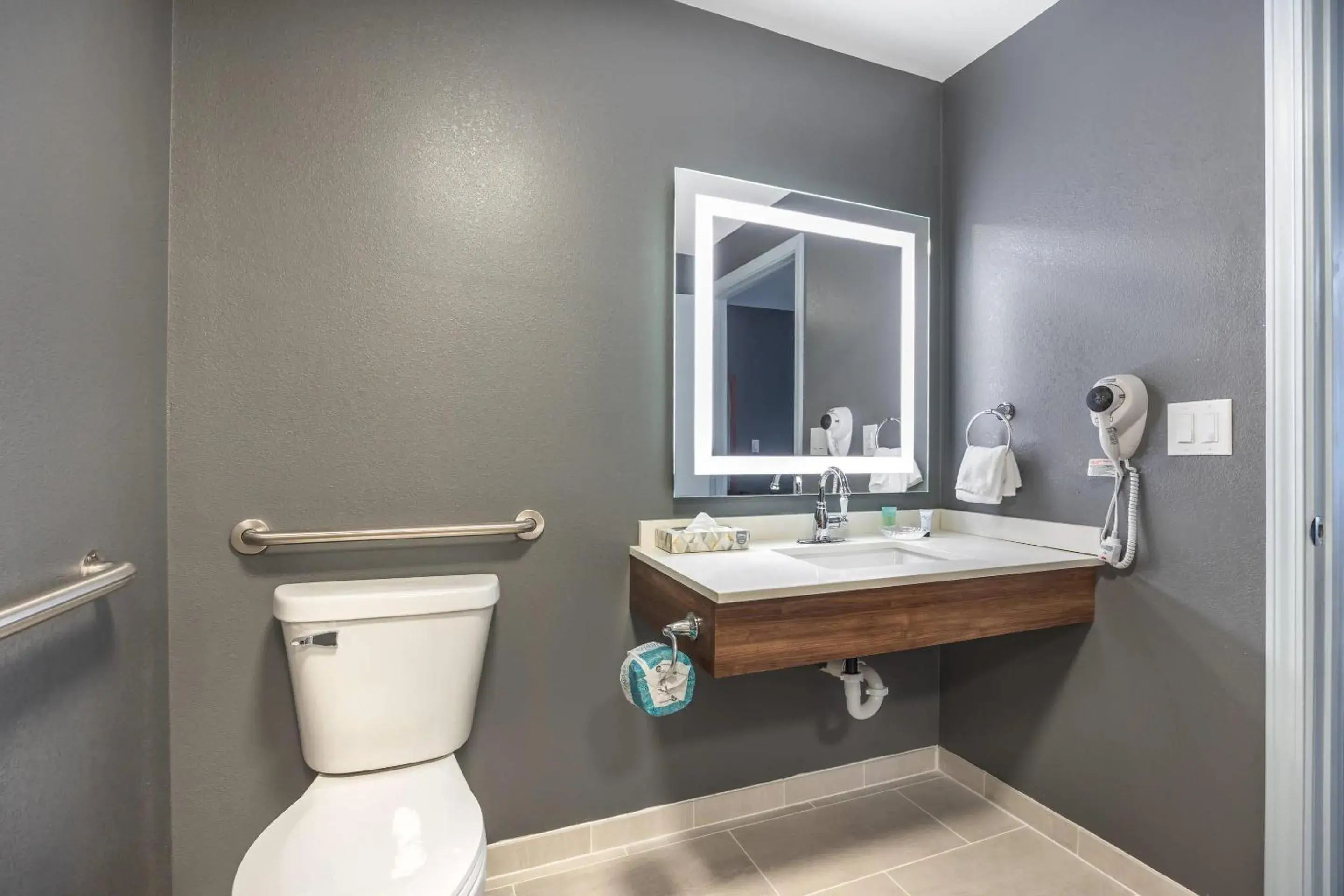 Bedroom in Suburban Studios Branson On The Strip Bedroom in Suburban Studios Branson On The Strip