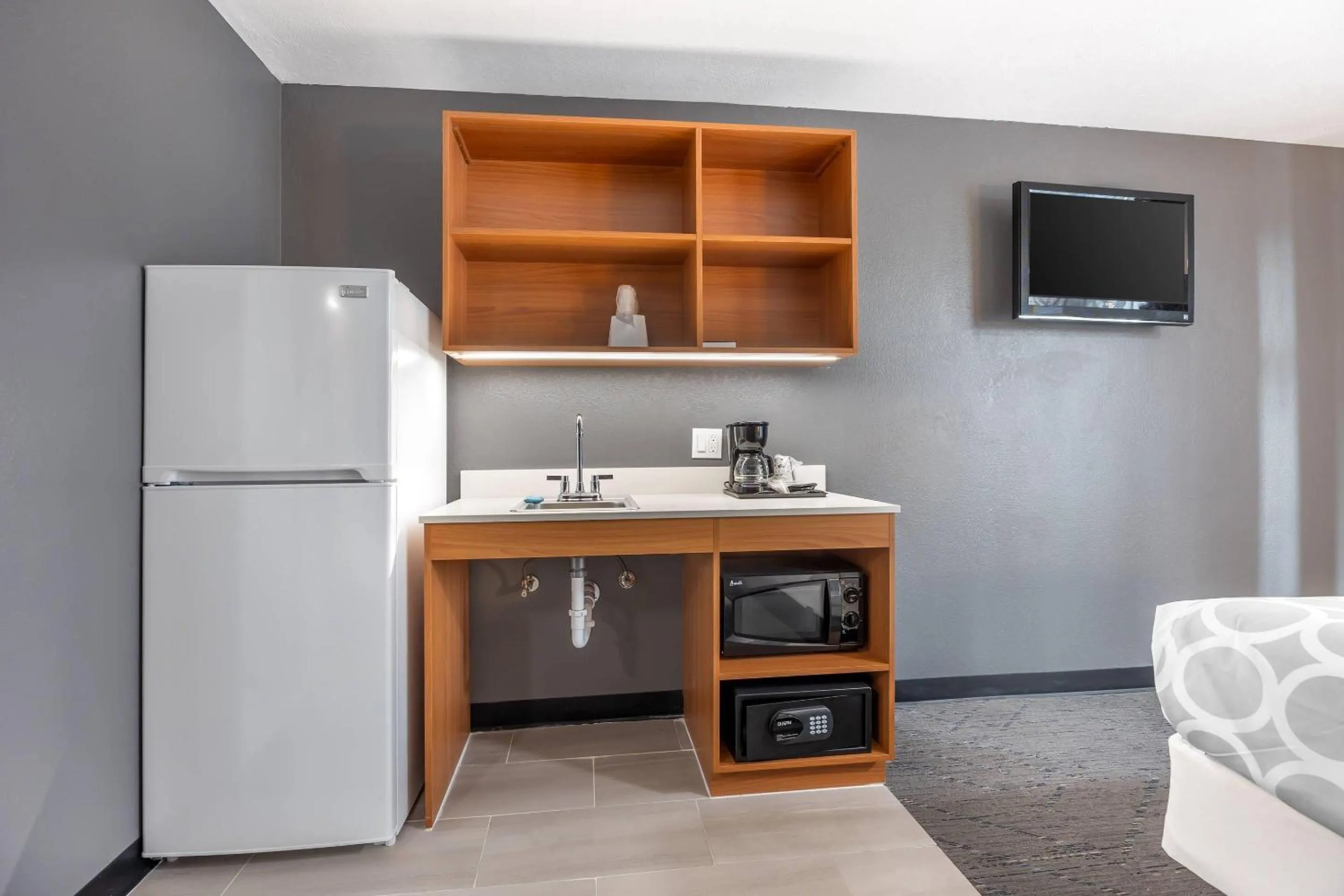 Bedroom in Suburban Studios Branson On The Strip