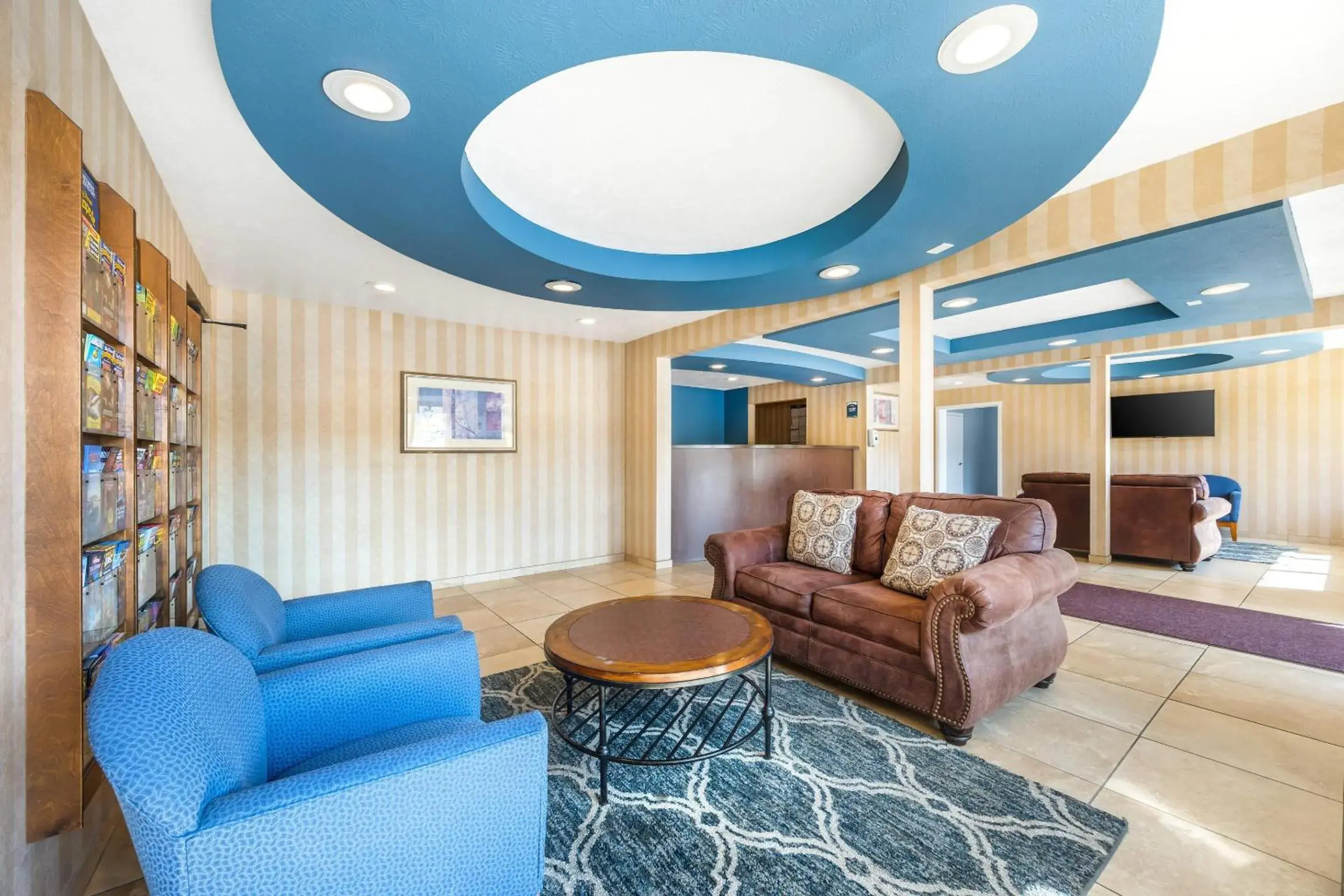 Lobby or reception in Suburban Studios Branson On The Strip Lobby or reception in Suburban Studios Branson On The Strip