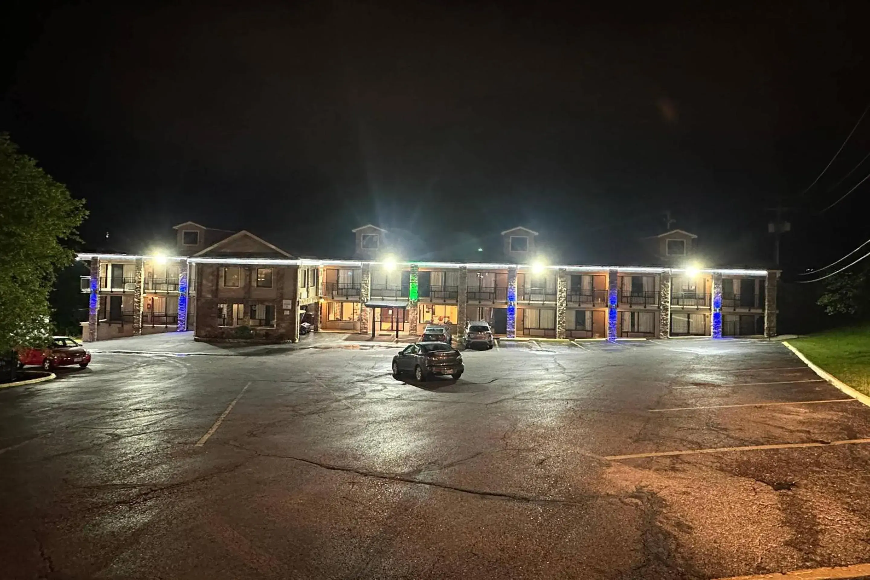 Property building in Suburban Studios Branson On The Strip Property building in Suburban Studios Branson On The Strip