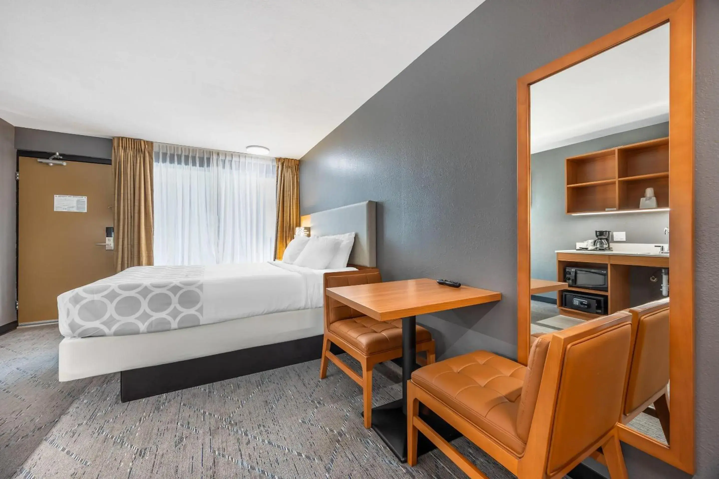 Bedroom, Bed in Suburban Studios Branson On The Strip Bedroom, Bed in Suburban Studios Branson On The Strip