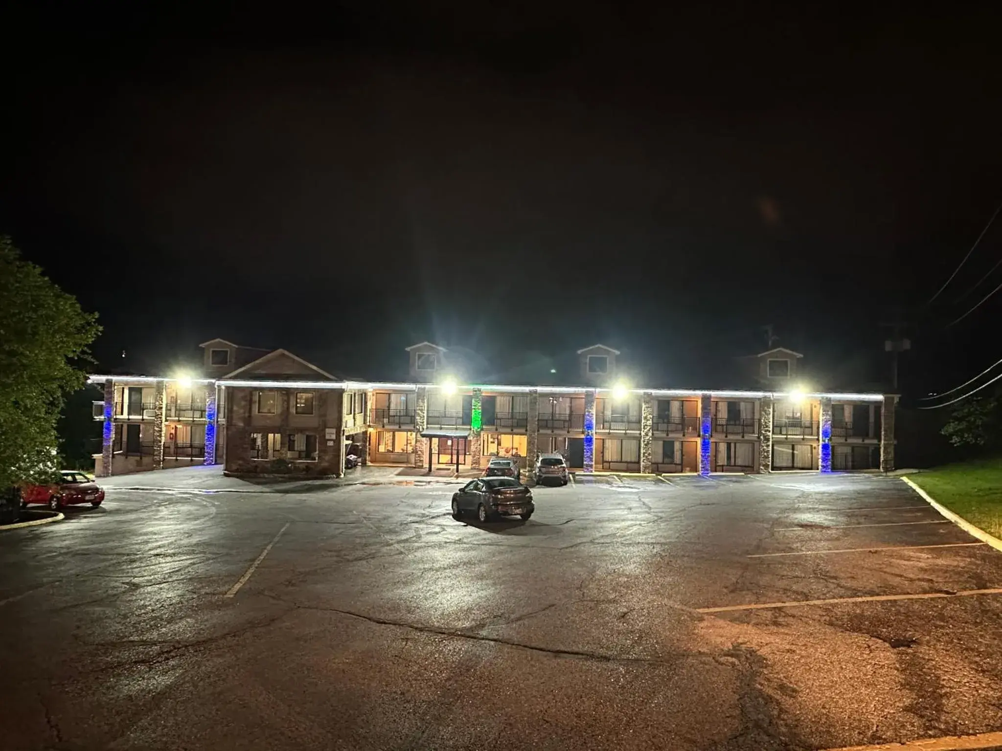 Property building in Suburban Studios Branson On The Strip Property building in Suburban Studios Branson On The Strip