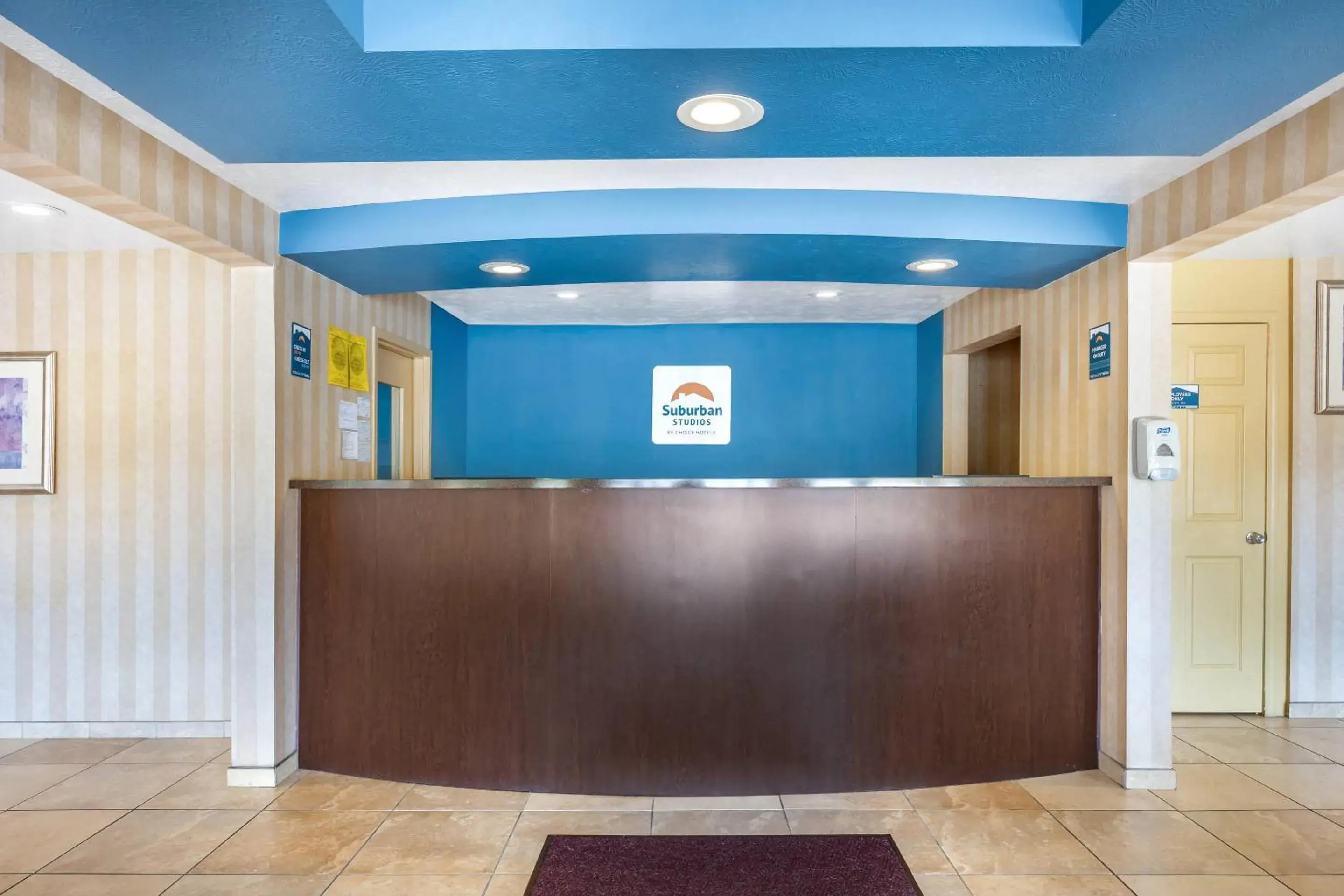 Lobby or reception in Suburban Studios Branson On The Strip Lobby or reception in Suburban Studios Branson On The Strip
