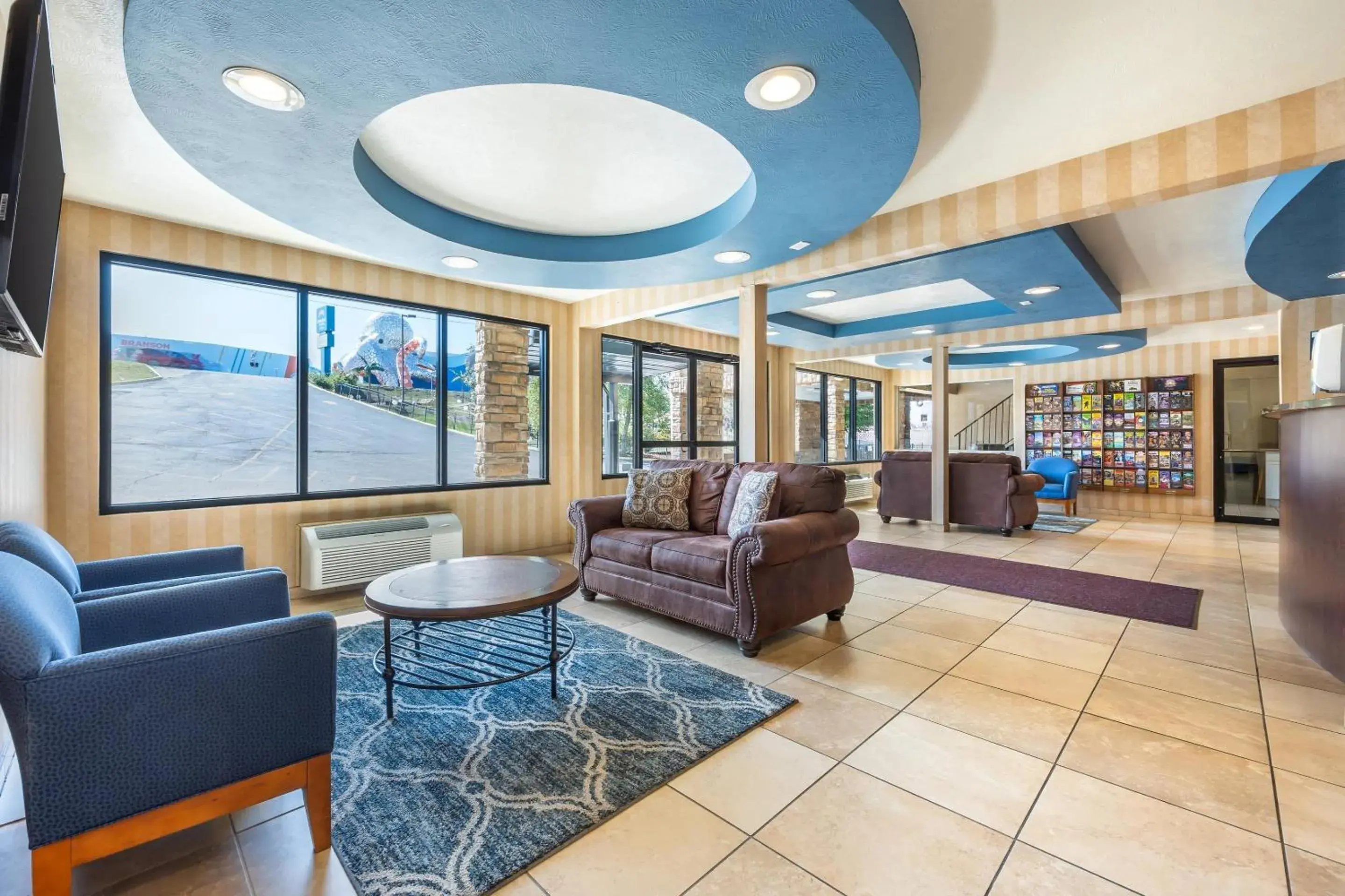 Lobby or reception in Suburban Studios Branson On The Strip Lobby or reception in Suburban Studios Branson On The Strip