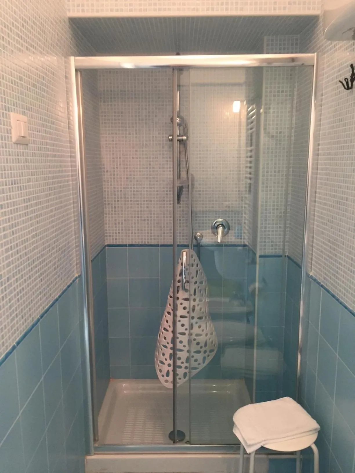 Shower in Albergo Oasi