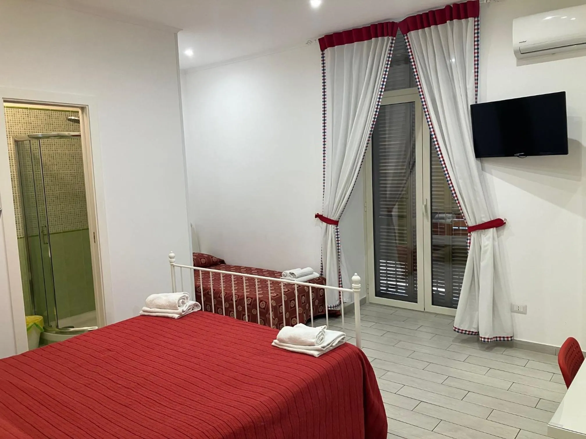 Bedroom, Bed in Albergo Oasi