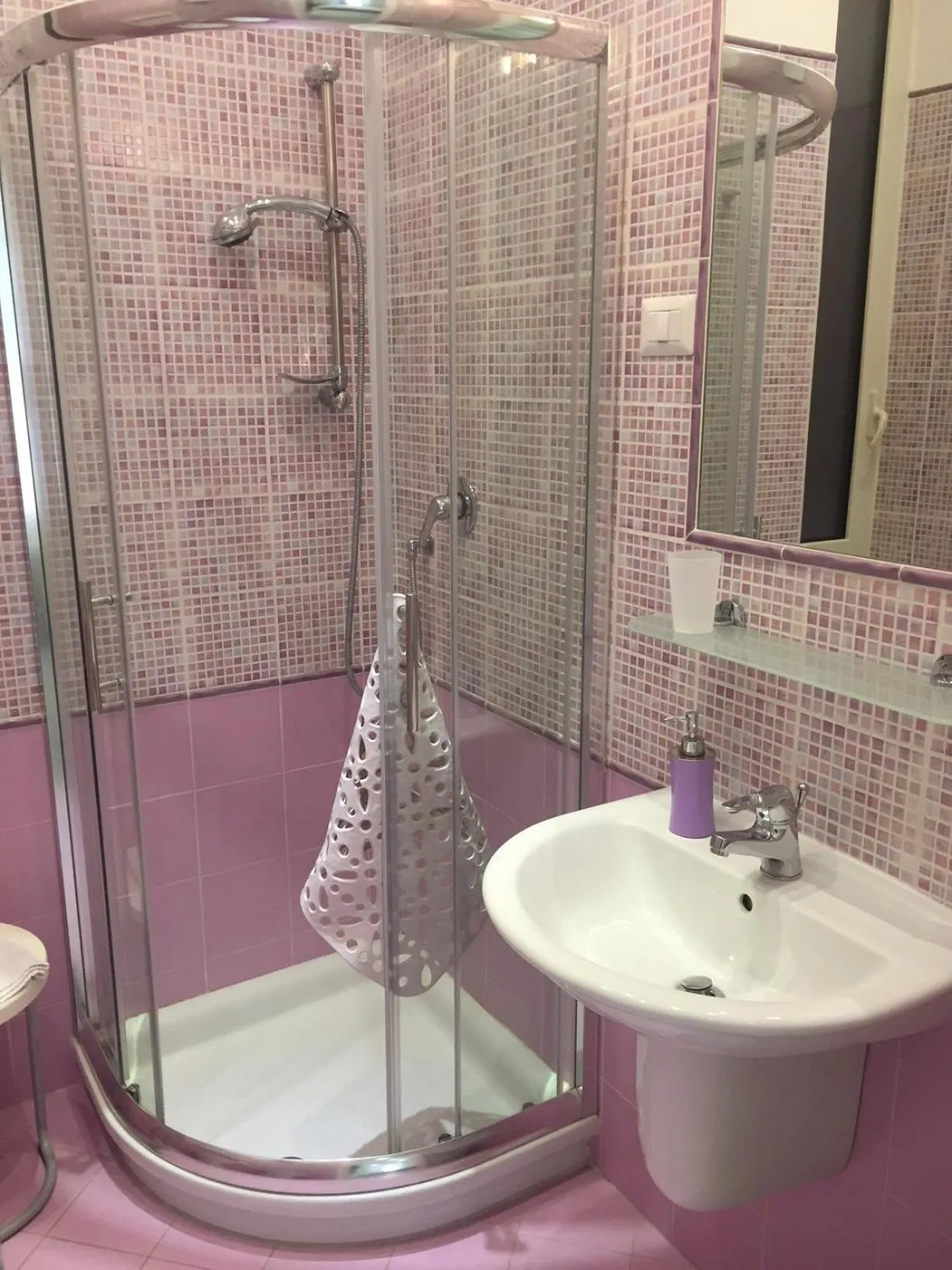 Shower in Albergo Oasi