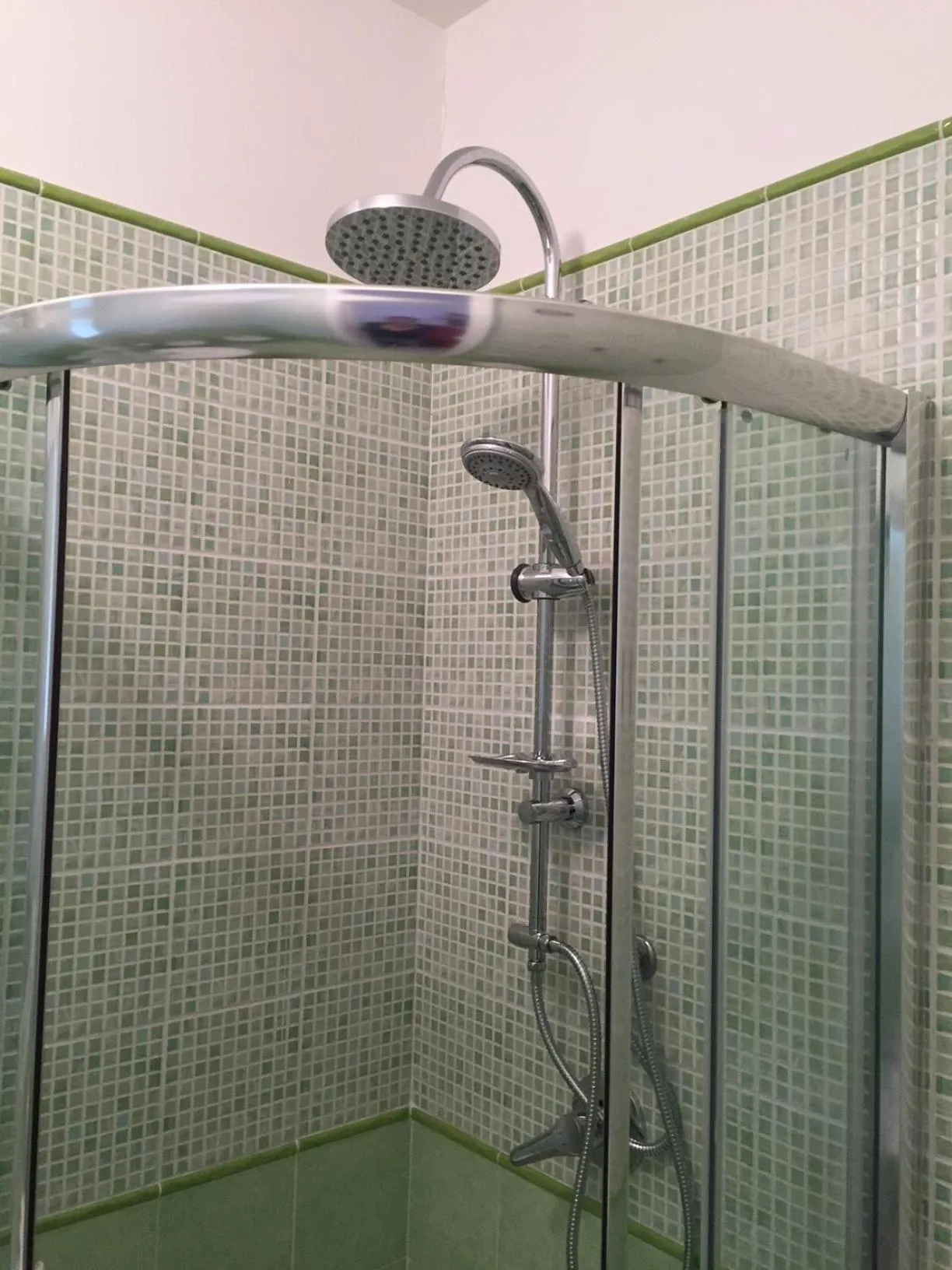Shower in Albergo Oasi
