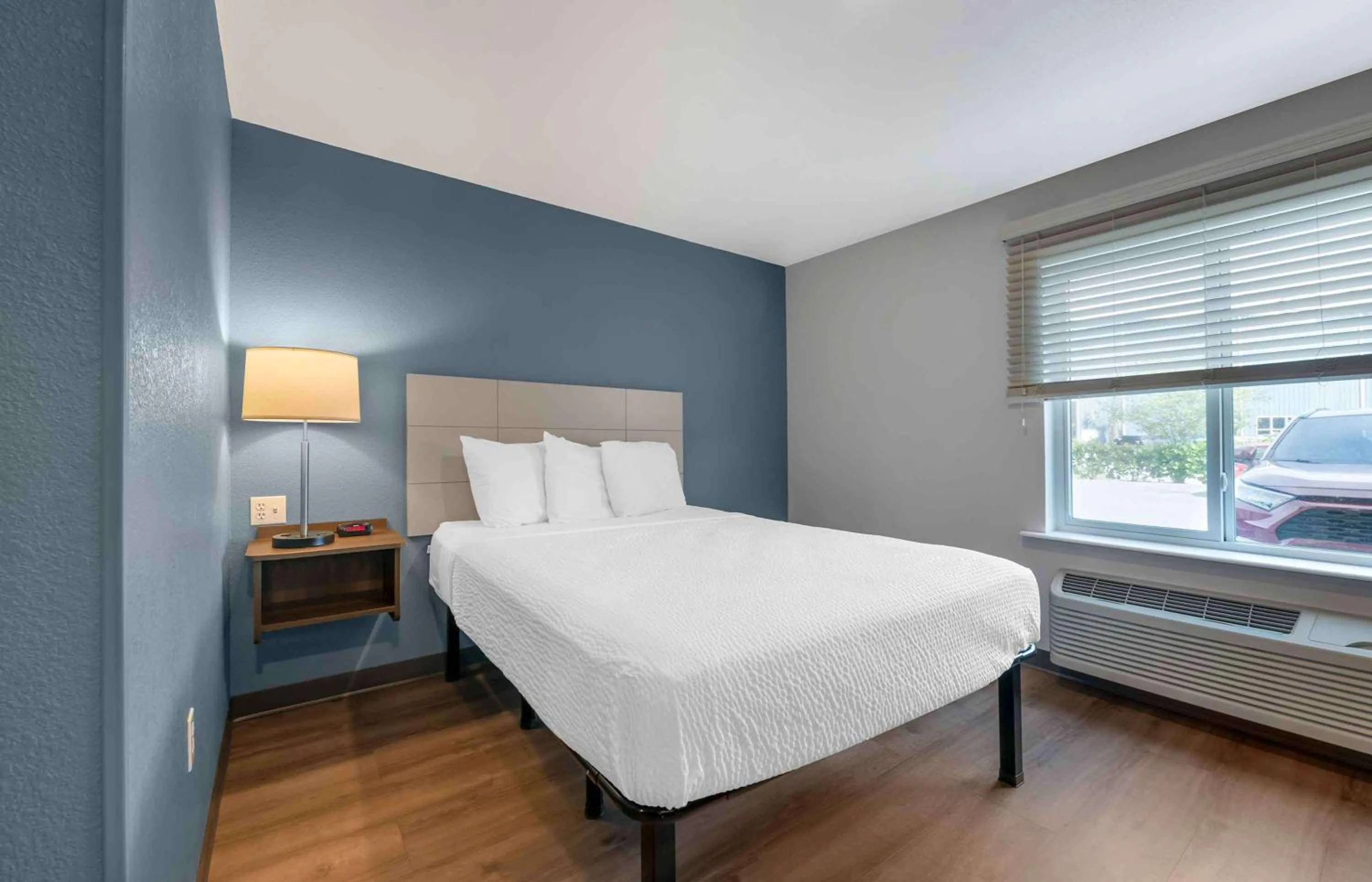 Bedroom, Bed in Extended Stay America Select Suites - Melbourne - West Melbourne