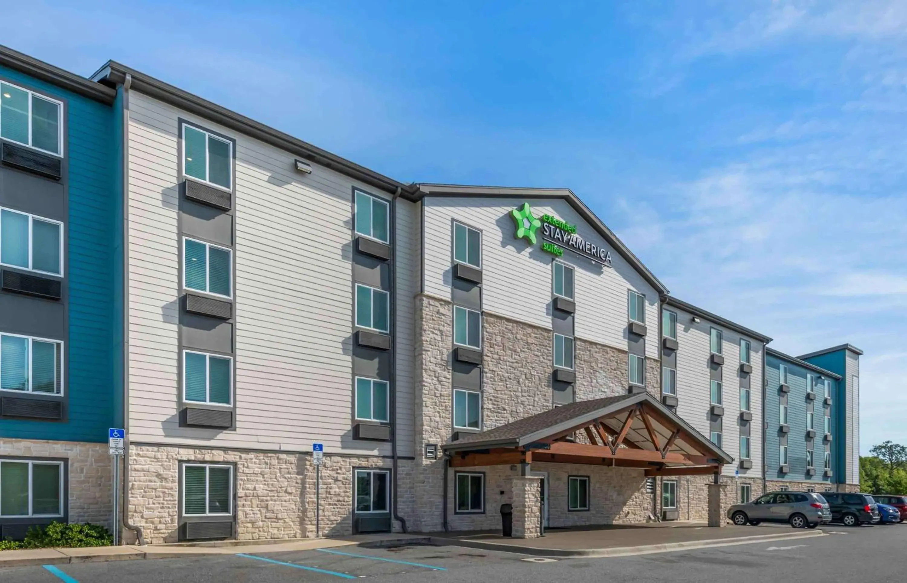 Property building in Extended Stay America Select Suites - Melbourne - West Melbourne Property building in Extended Stay America Select Suites - Melbourne - West Melbourne