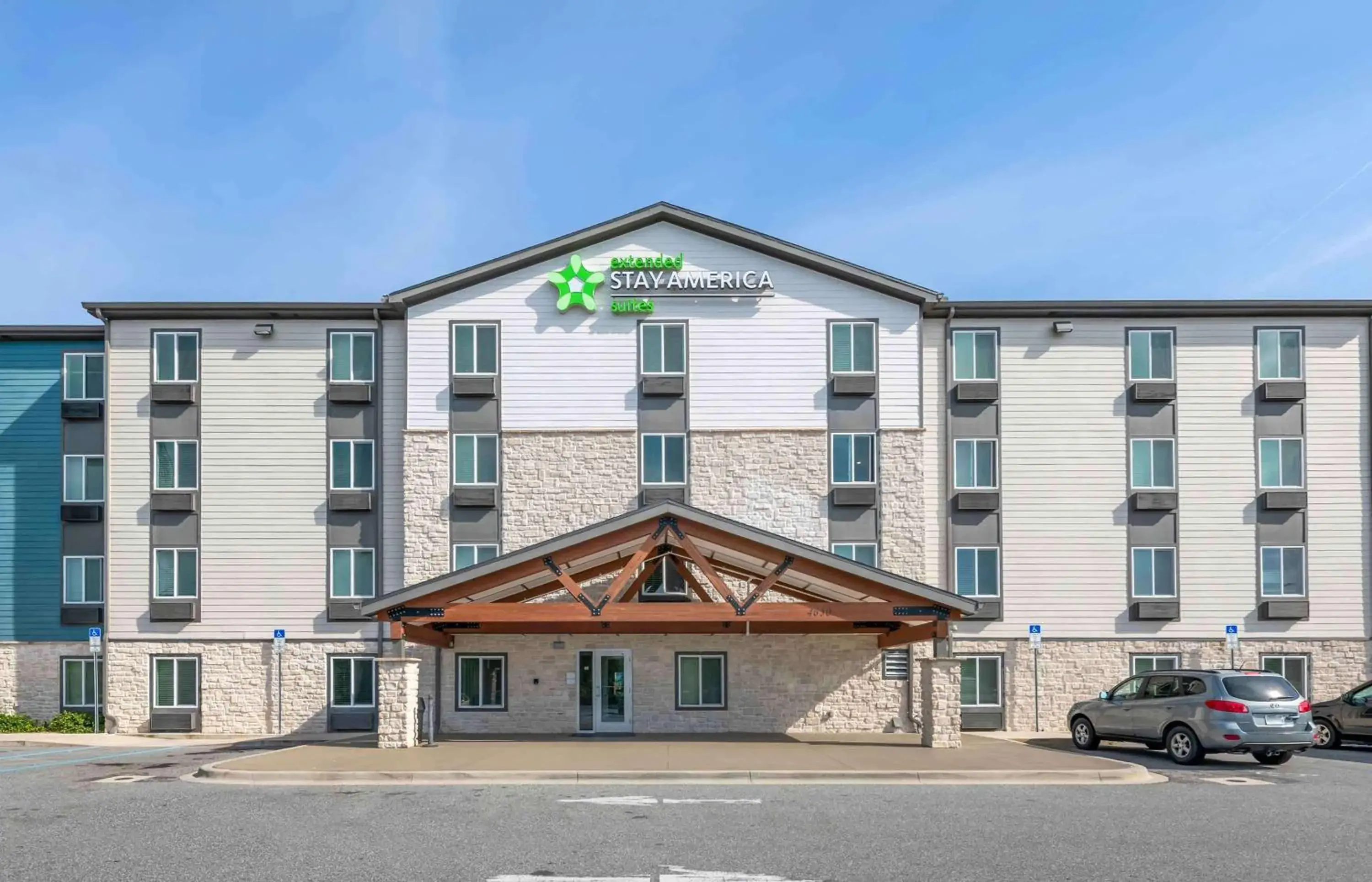 Property building in Extended Stay America Select Suites - Melbourne - West Melbourne Property building in Extended Stay America Select Suites - Melbourne - West Melbourne