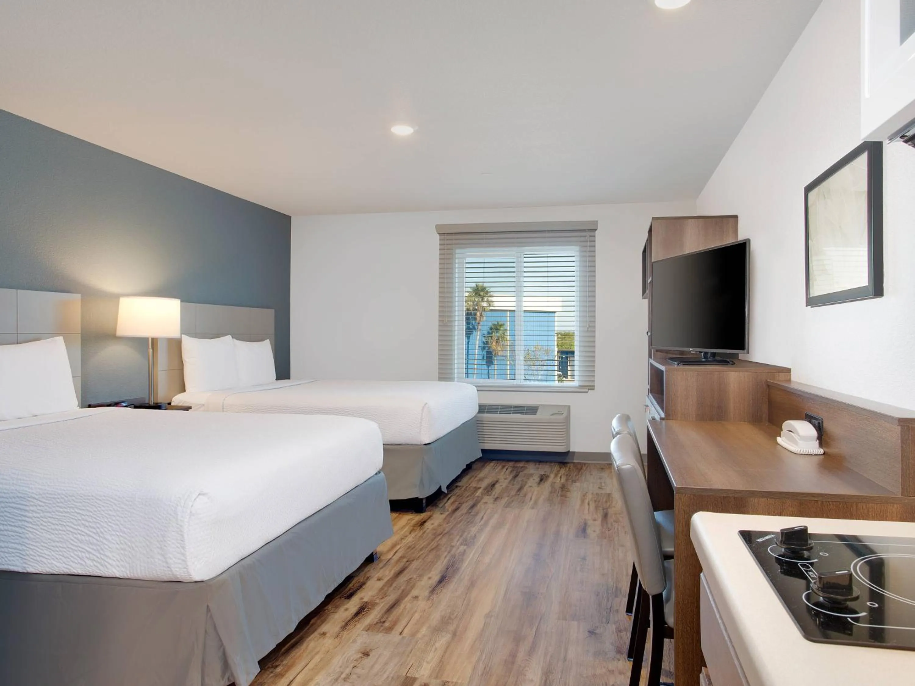 Bed in Extended Stay America Select Suites - Melbourne - West Melbourne