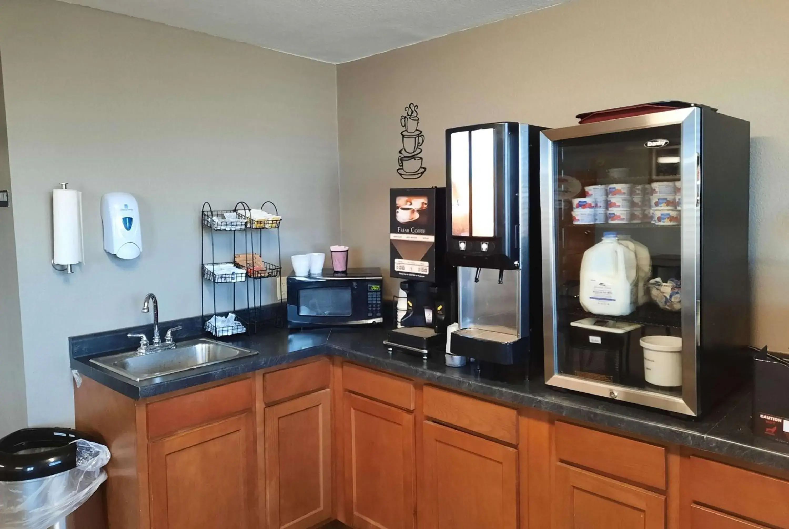 Restaurant/places to eat in Super 8 by Wyndham Watertown Restaurant/places to eat in Super 8 by Wyndham Watertown