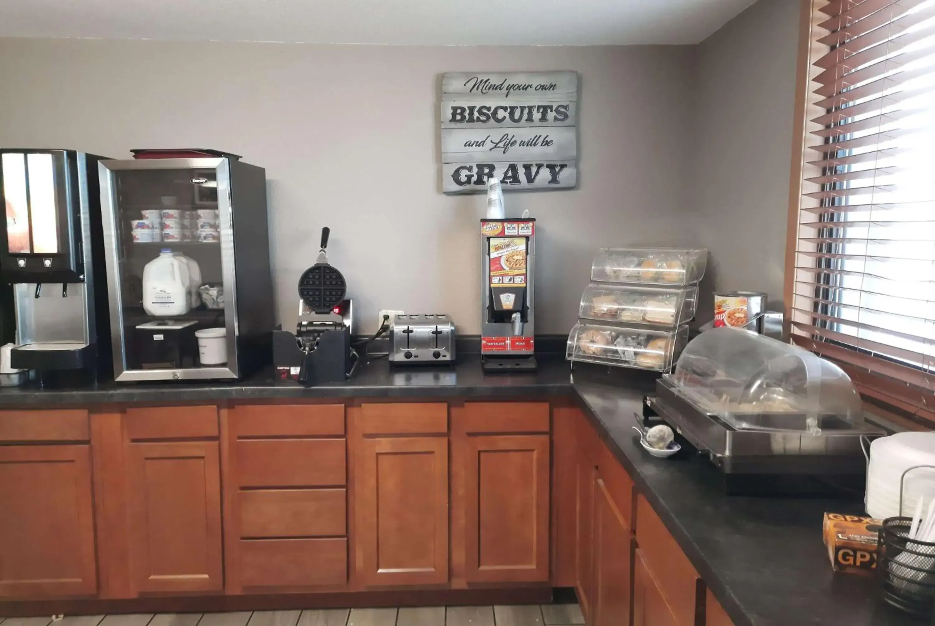 Restaurant/places to eat in Super 8 by Wyndham Watertown Restaurant/places to eat in Super 8 by Wyndham Watertown