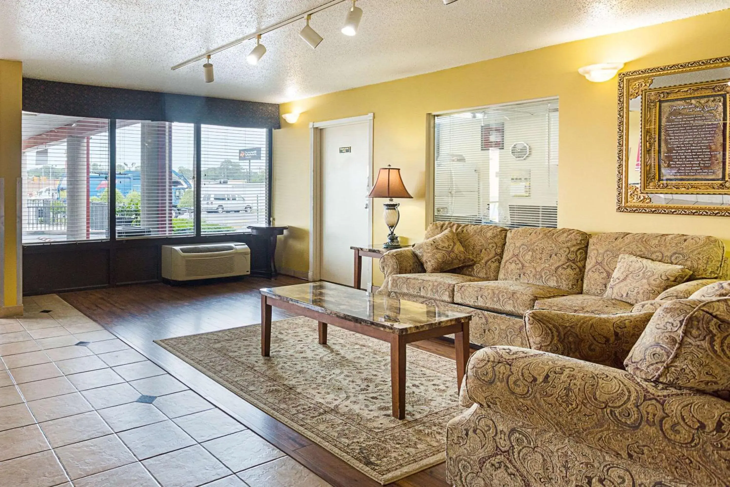 Lobby or reception, Seating Area in Parkway Inn of Birmingham