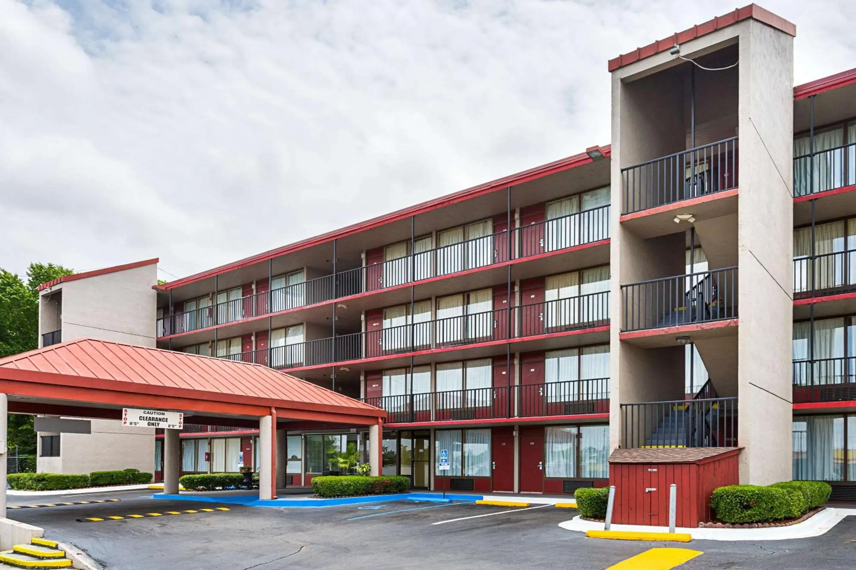 Property Building in Parkway Inn of Birmingham