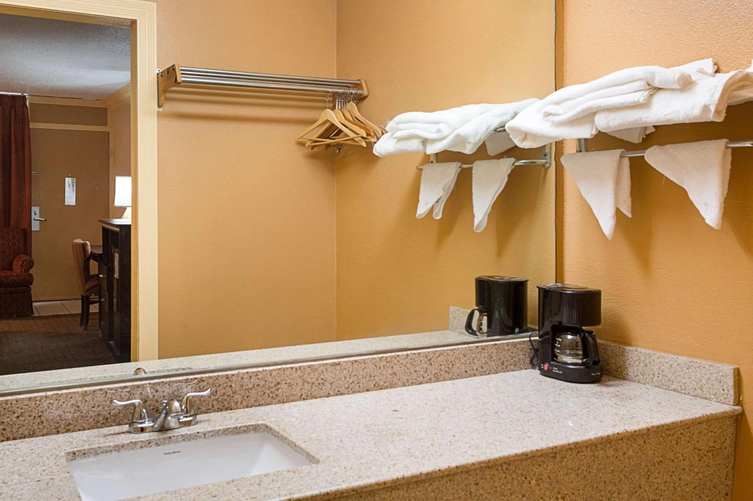 Bathroom in Parkway Inn of Birmingham