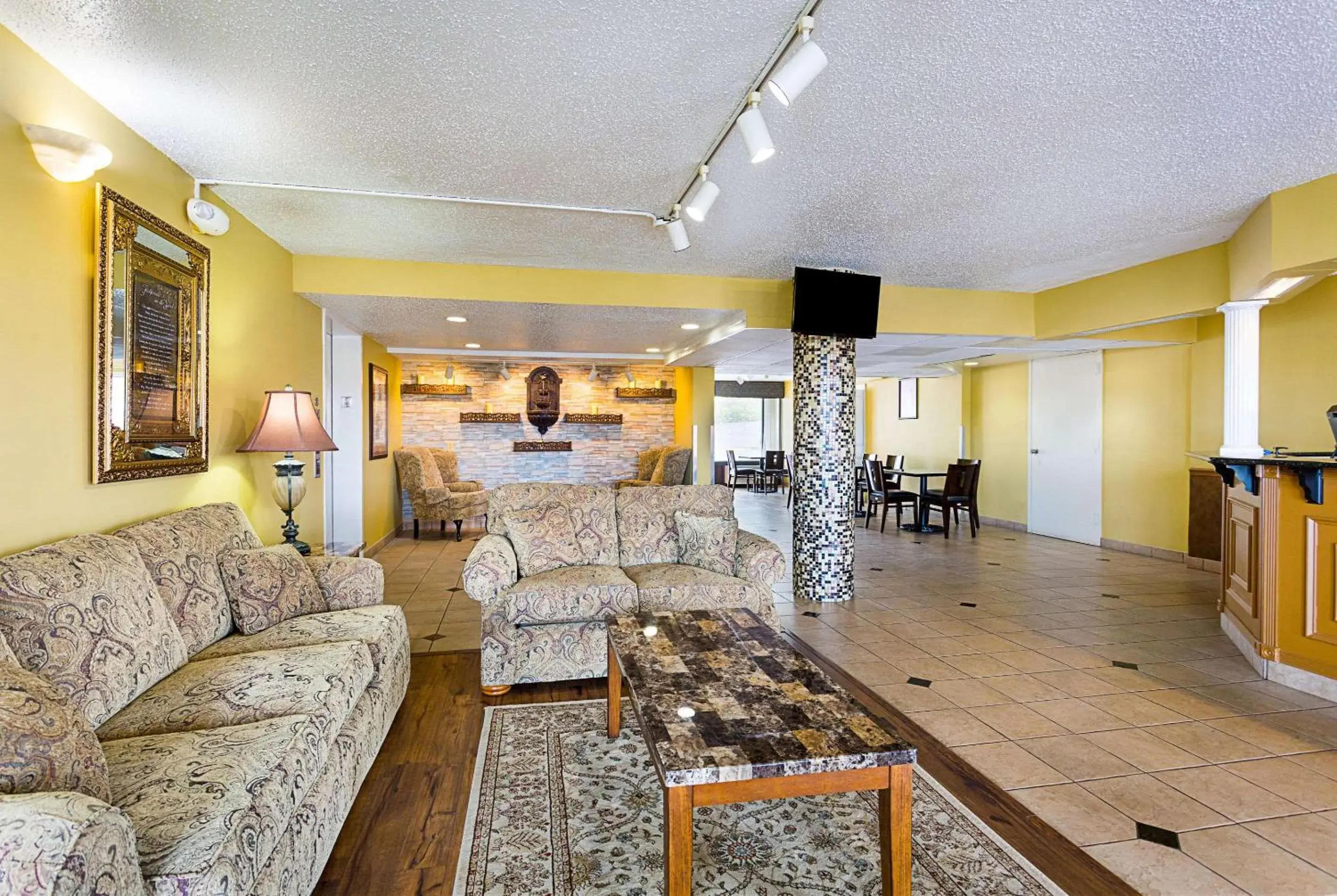 Lobby or reception, Seating Area in Parkway Inn of Birmingham