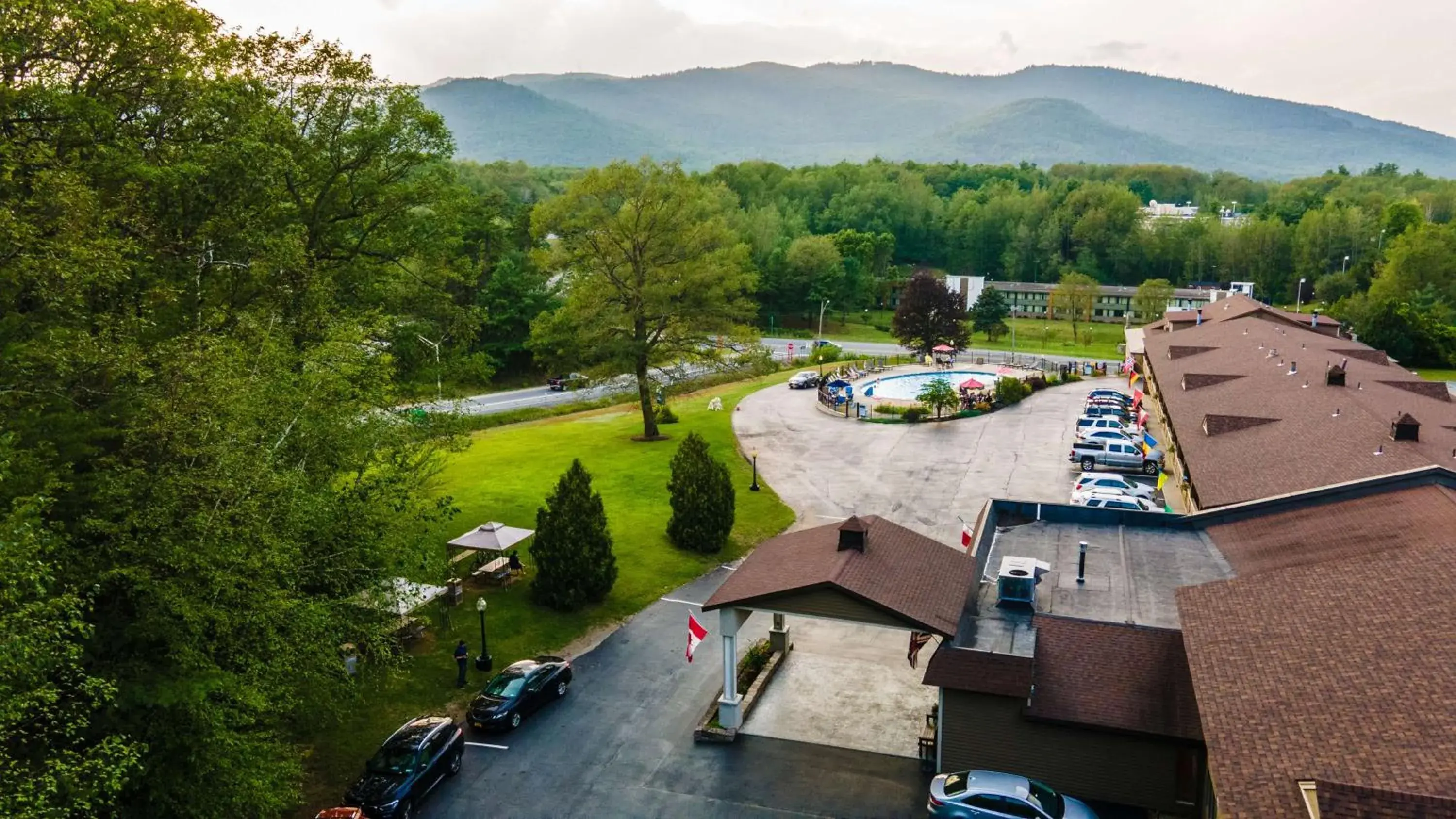 Property building in Best Western of Lake George Property building in Best Western of Lake George