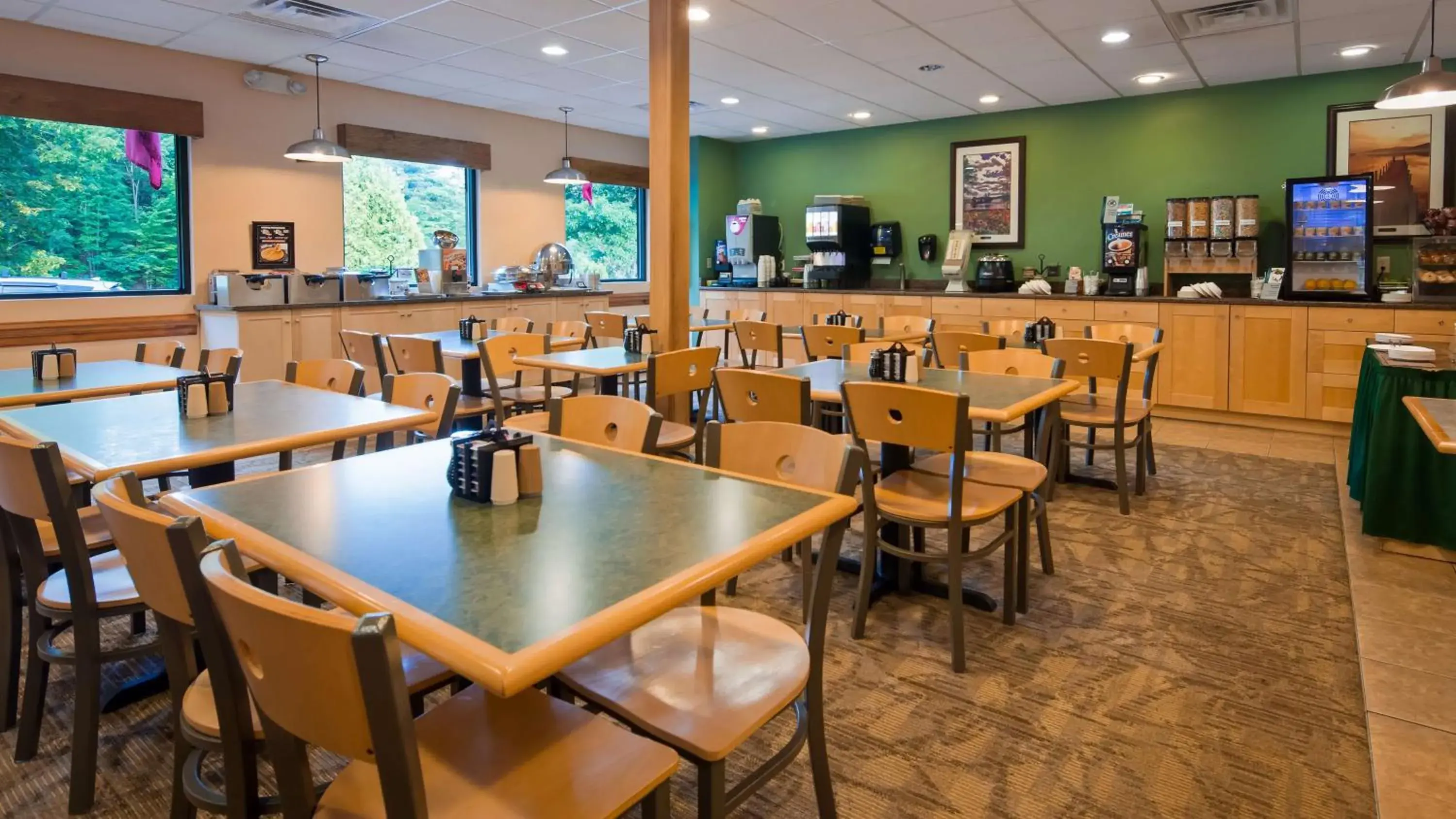 Restaurant/places to eat in Best Western of Lake George Restaurant/places to eat in Best Western of Lake George