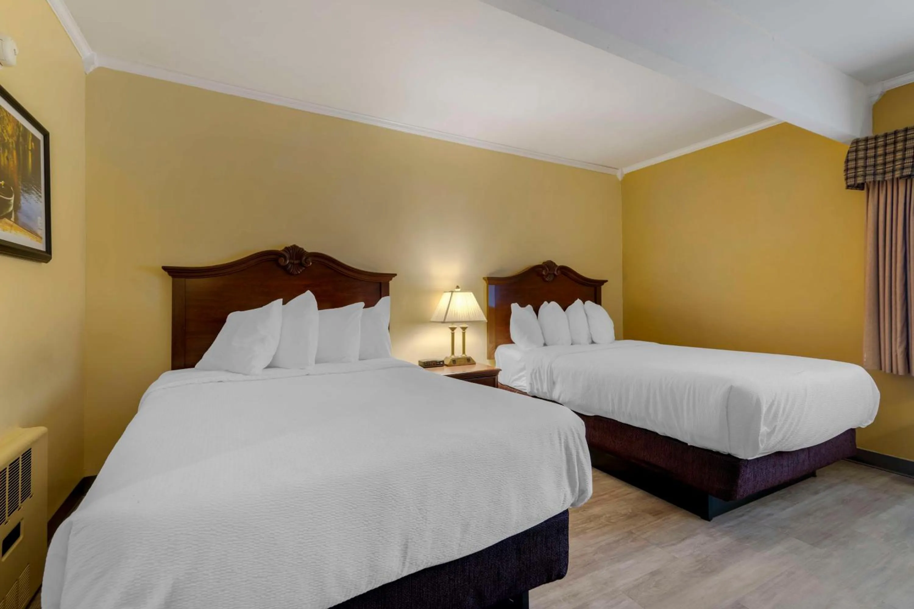 Bedroom, Bed in Best Western of Lake George