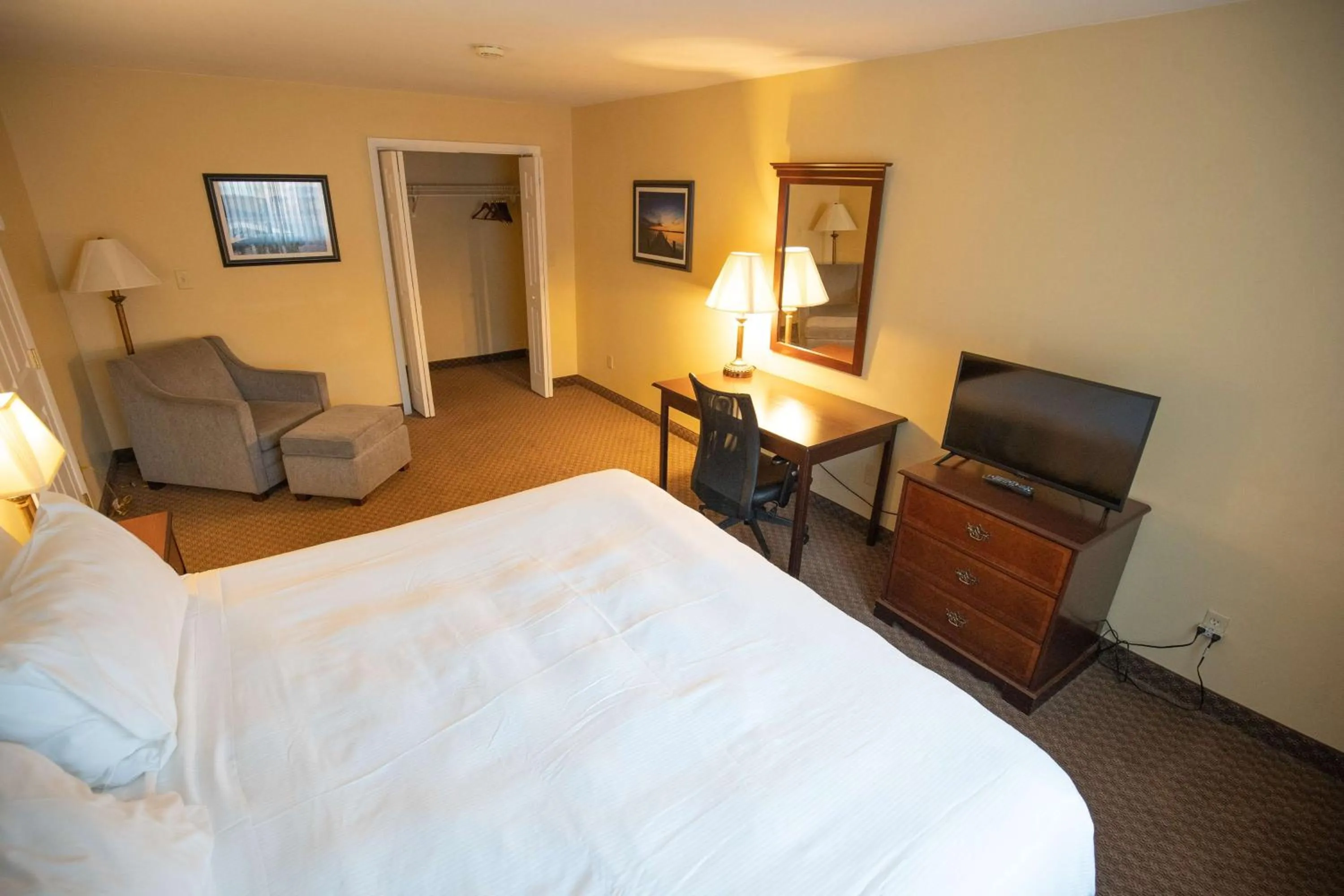 Bedroom, Bed in Best Western of Lake George