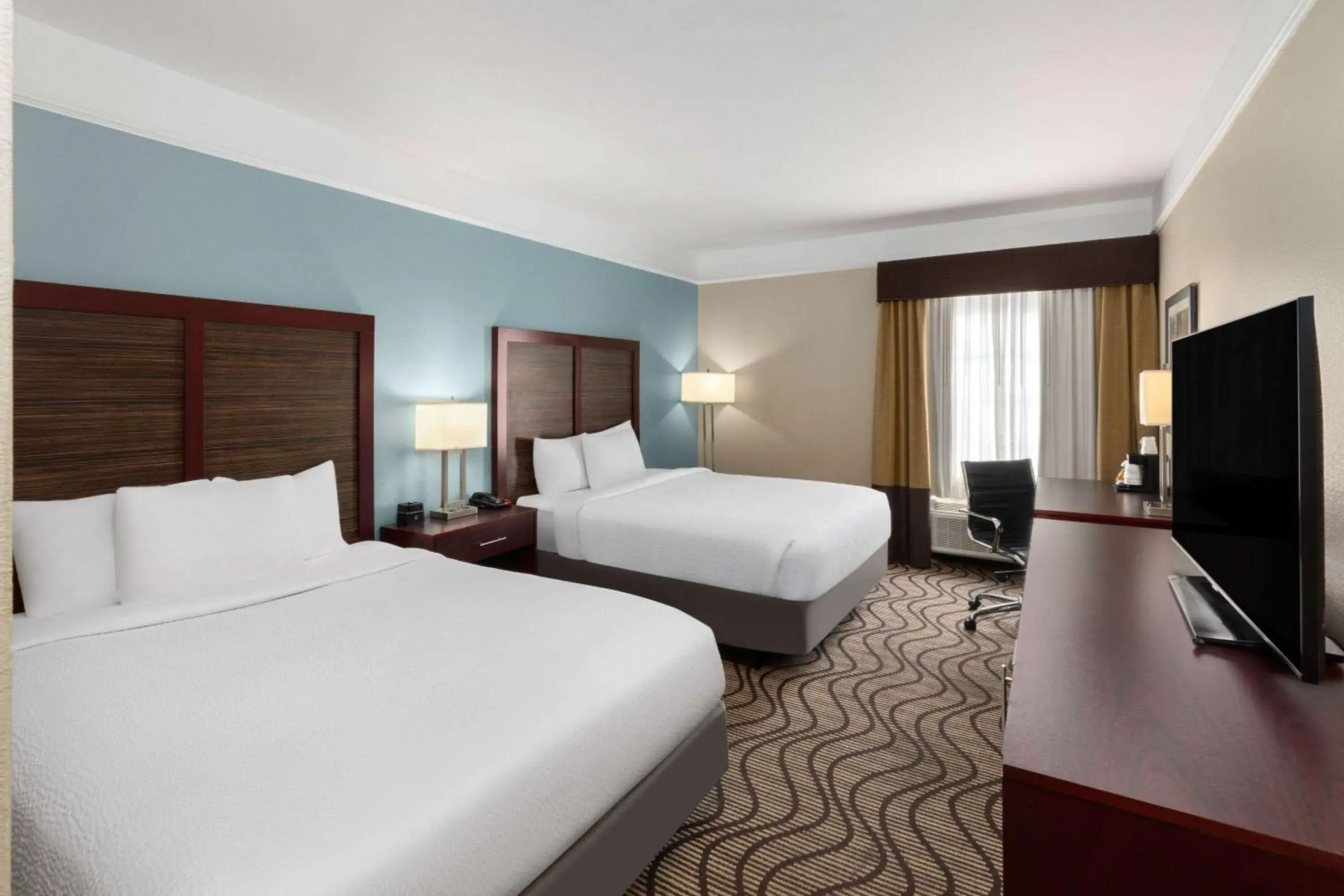 Deluxe Queen Room with Two Queen Beds in La Quinta by Wyndham Houma Deluxe Queen Room with Two Queen Beds in La Quinta by Wyndham Houma