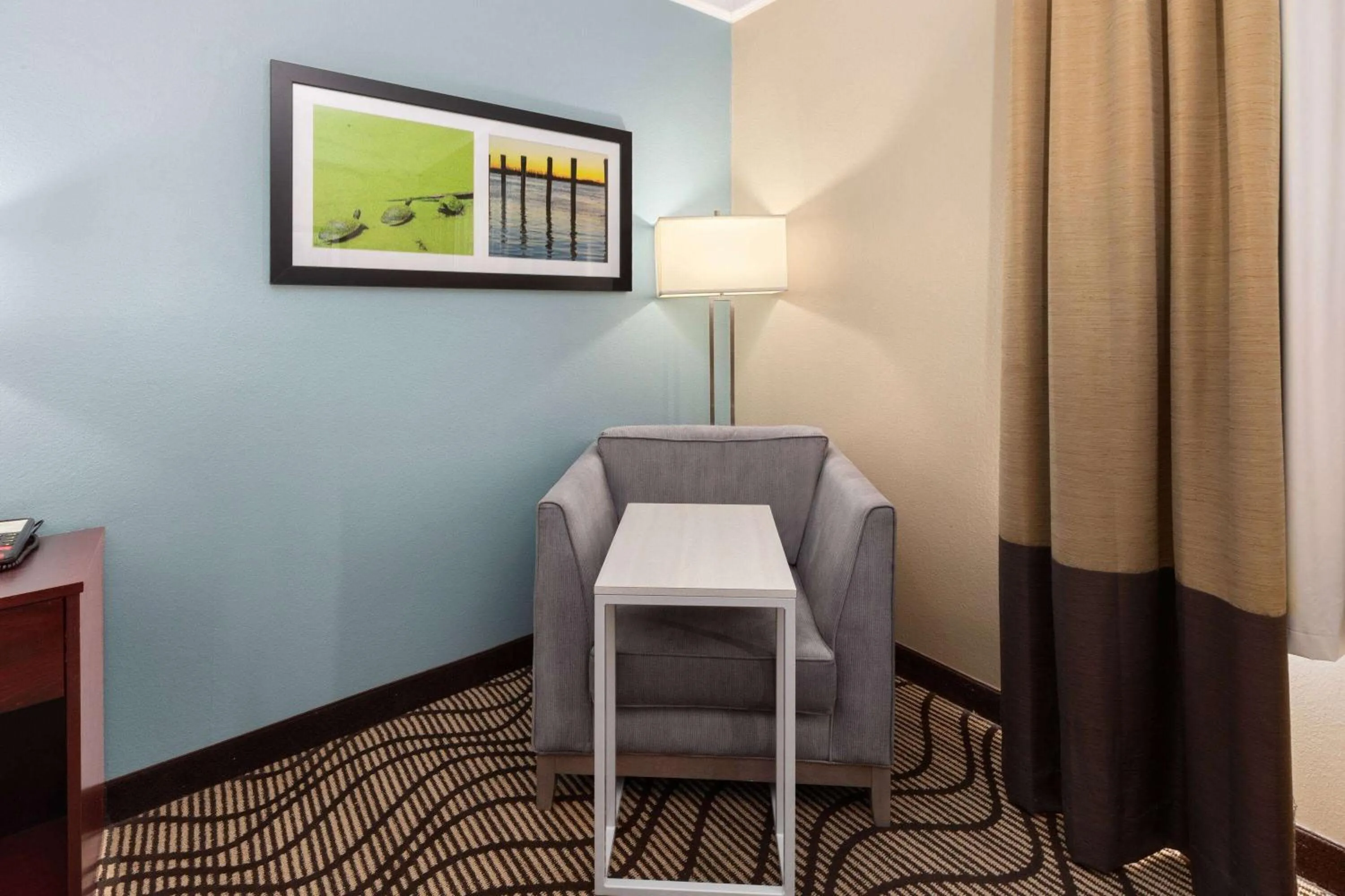 Photo of the whole room in La Quinta by Wyndham Houma