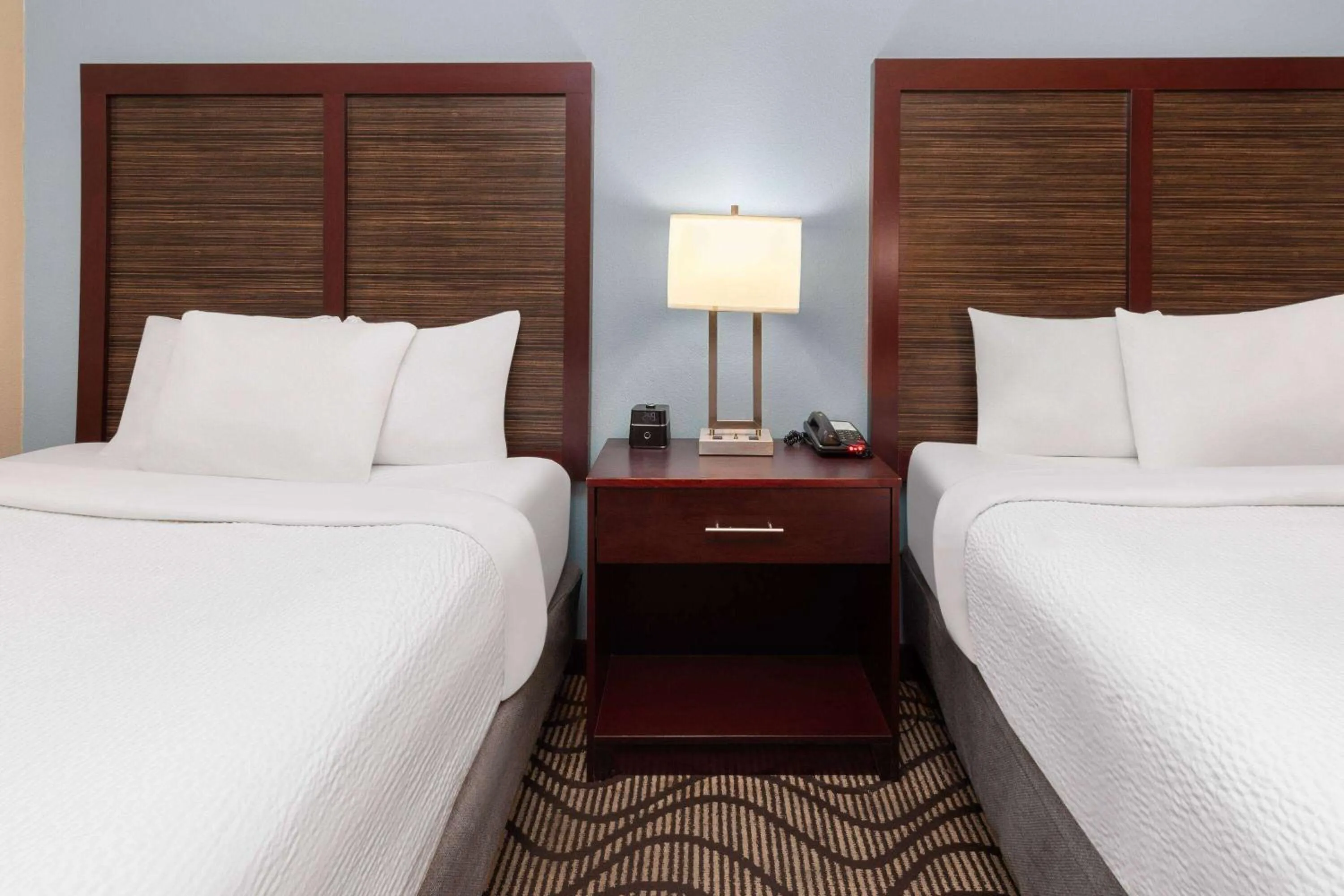 Photo of the whole room, Bed in La Quinta by Wyndham Houma