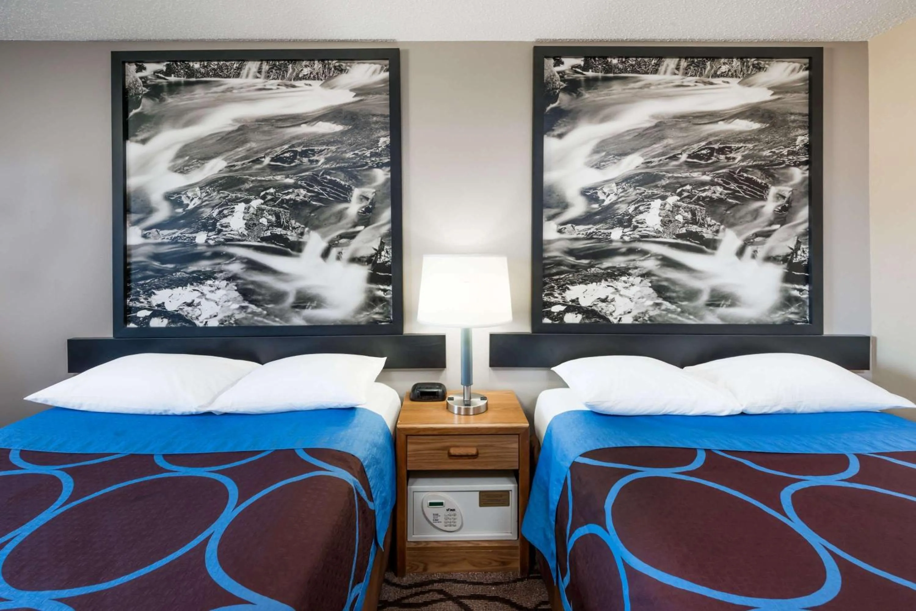 On site, Bed in Super 8 by Wyndham West Plains