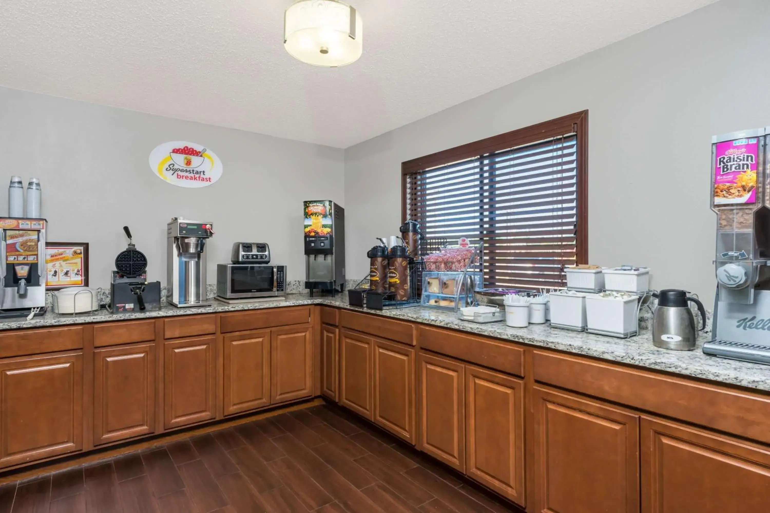 Restaurant/places to eat in Super 8 by Wyndham West Plains Restaurant/places to eat in Super 8 by Wyndham West Plains