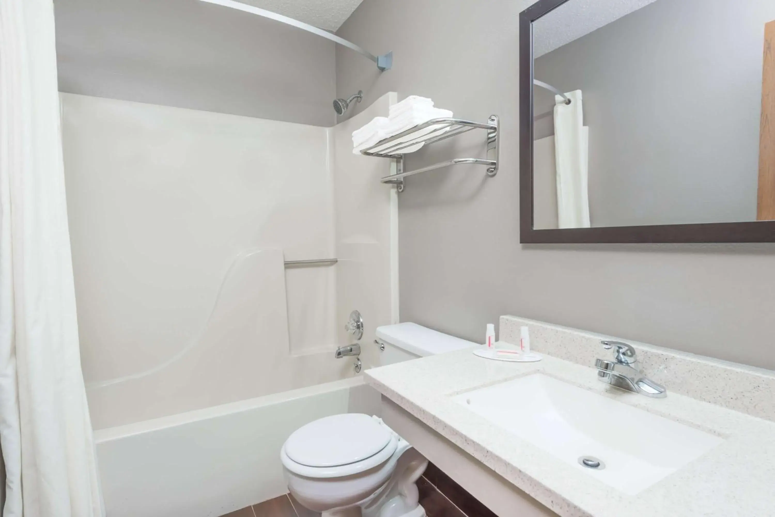 Deluxe Double Room with Two Double Beds - Non-Smoking in Super 8 by Wyndham West Plains Deluxe Double Room with Two Double Beds - Non-Smoking in Super 8 by Wyndham West Plains