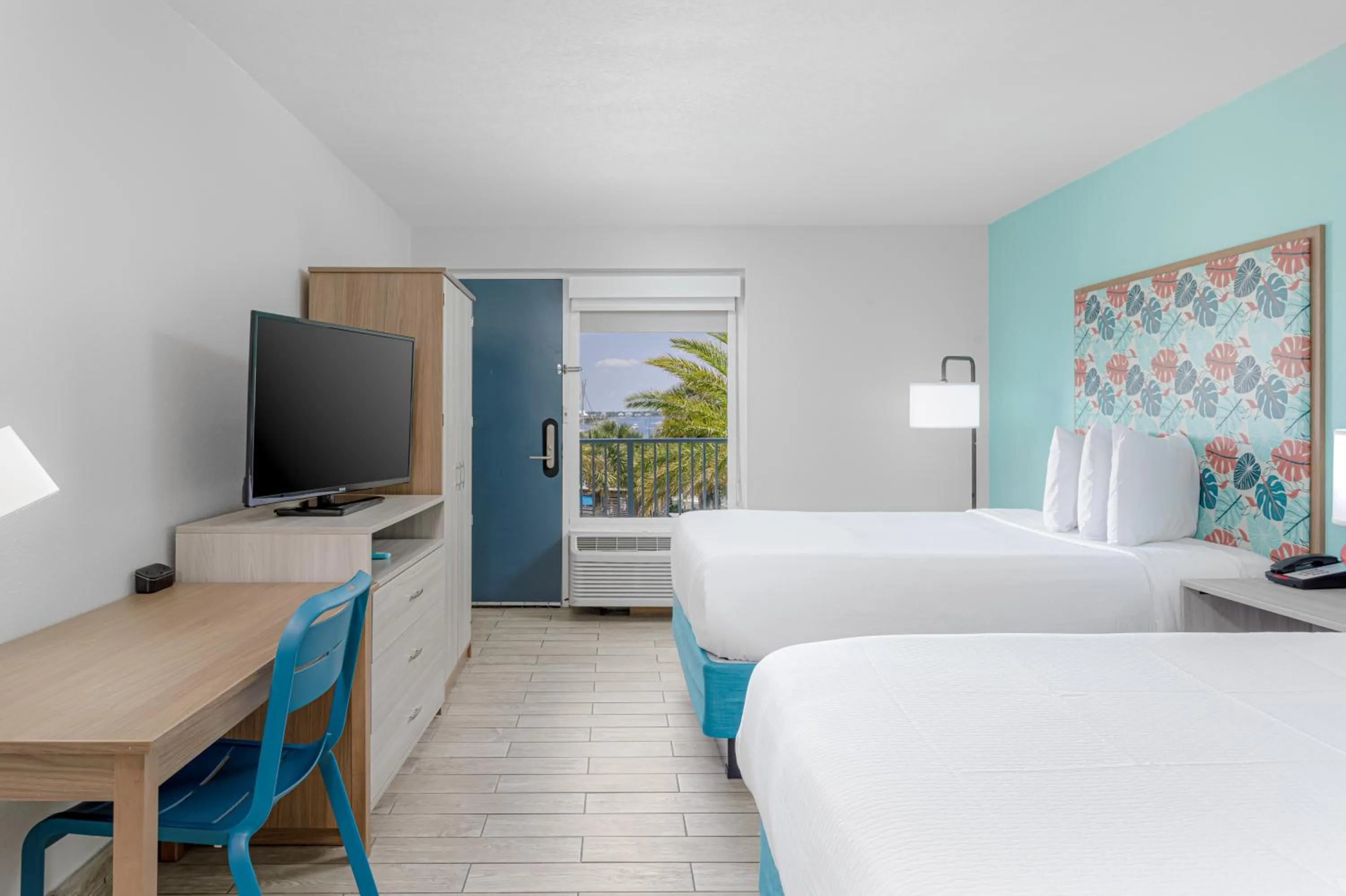 Bed in Surf & Sand Hotel