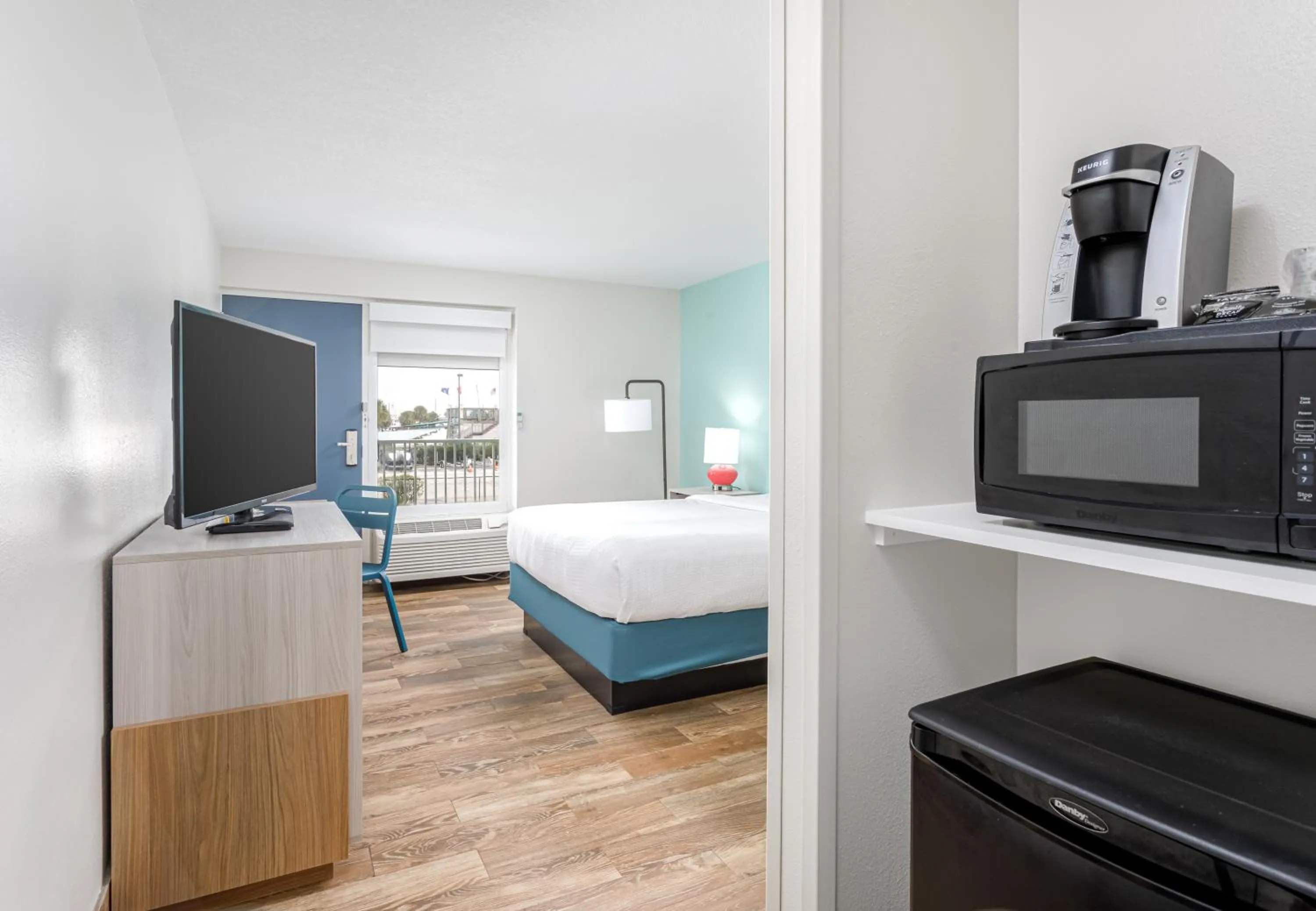 Bed in Surf & Sand Hotel