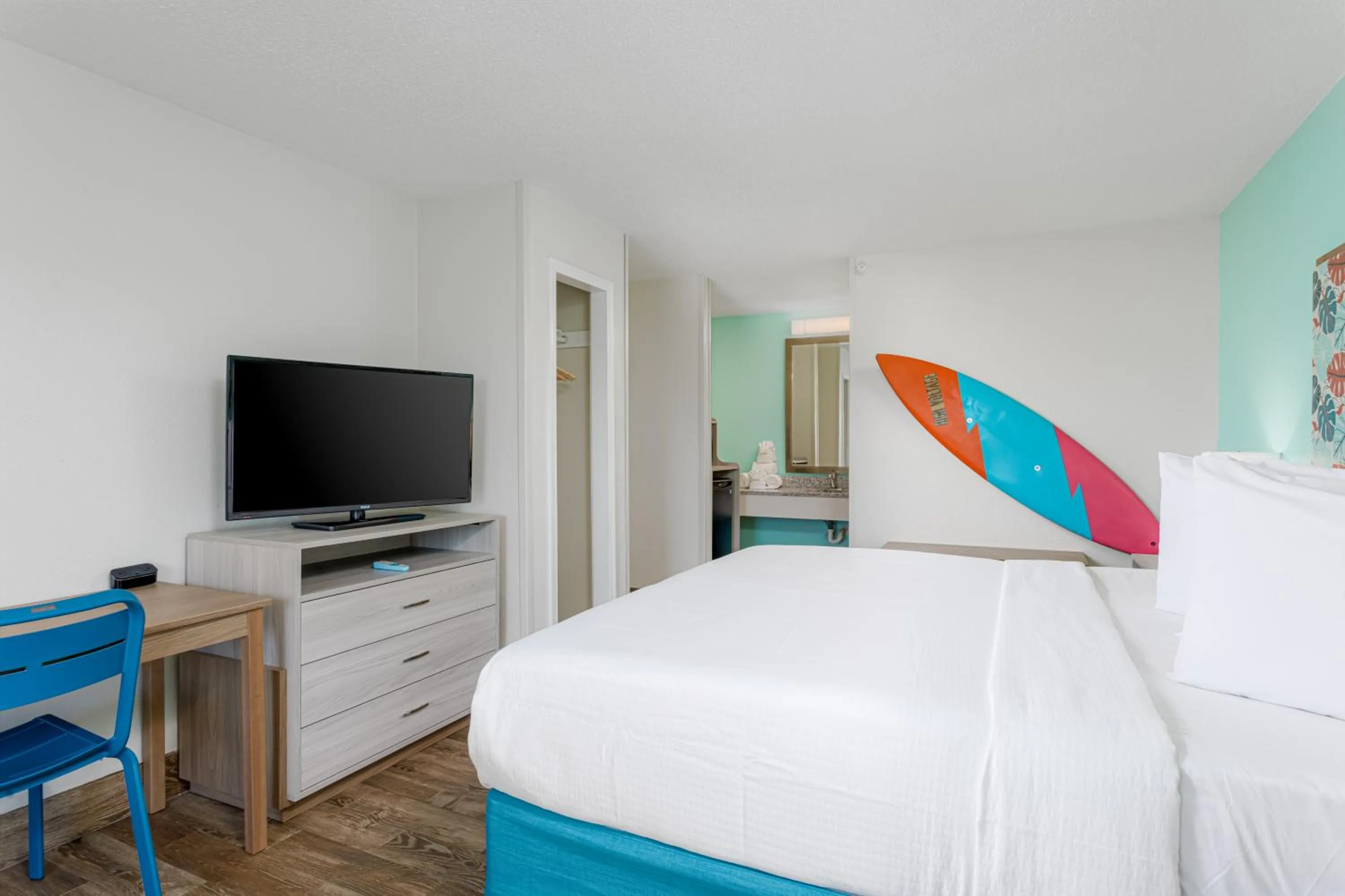 Bed in Surf & Sand Hotel