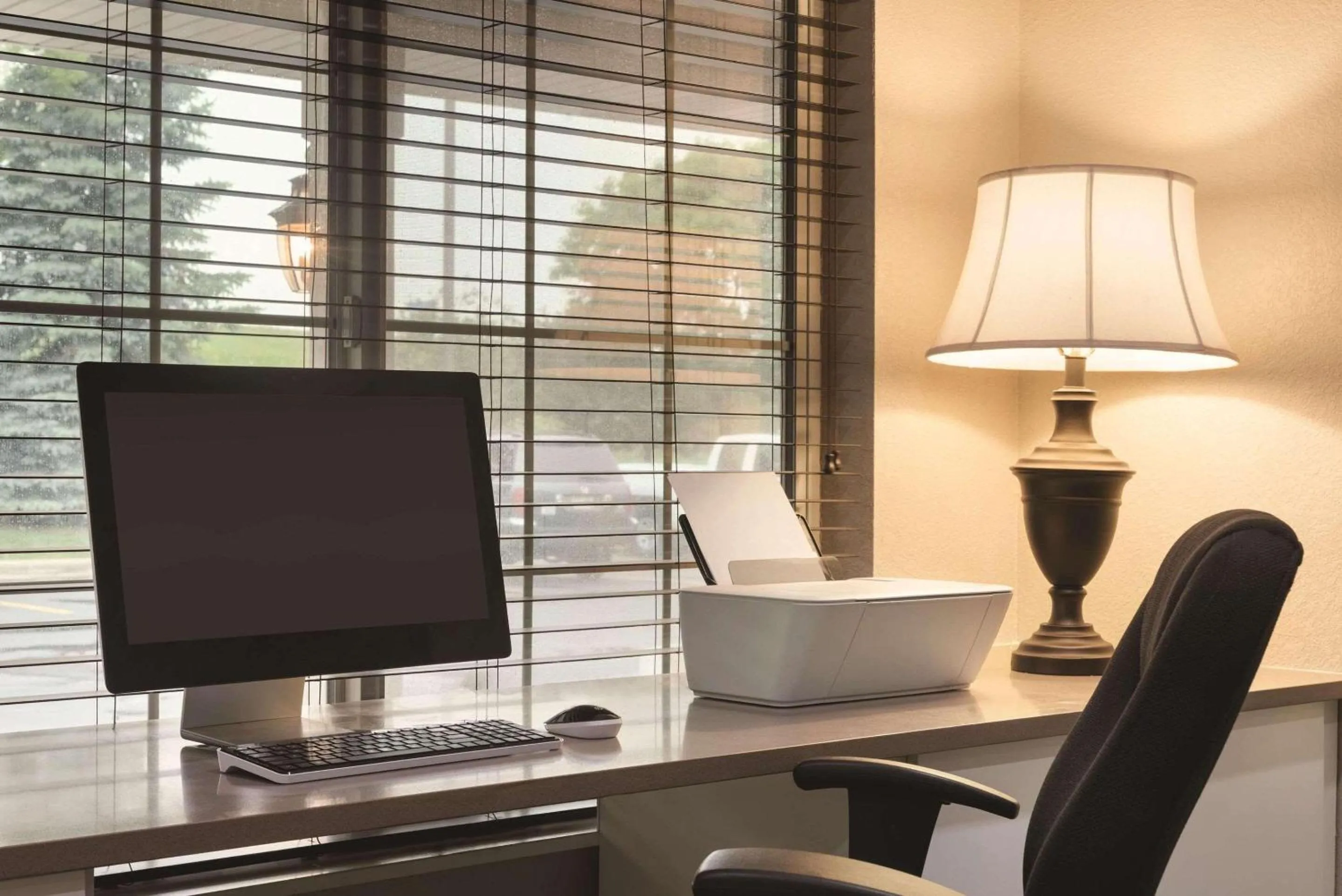 Business facilities in Country Inn & Suites by Radisson, West Bend, WI