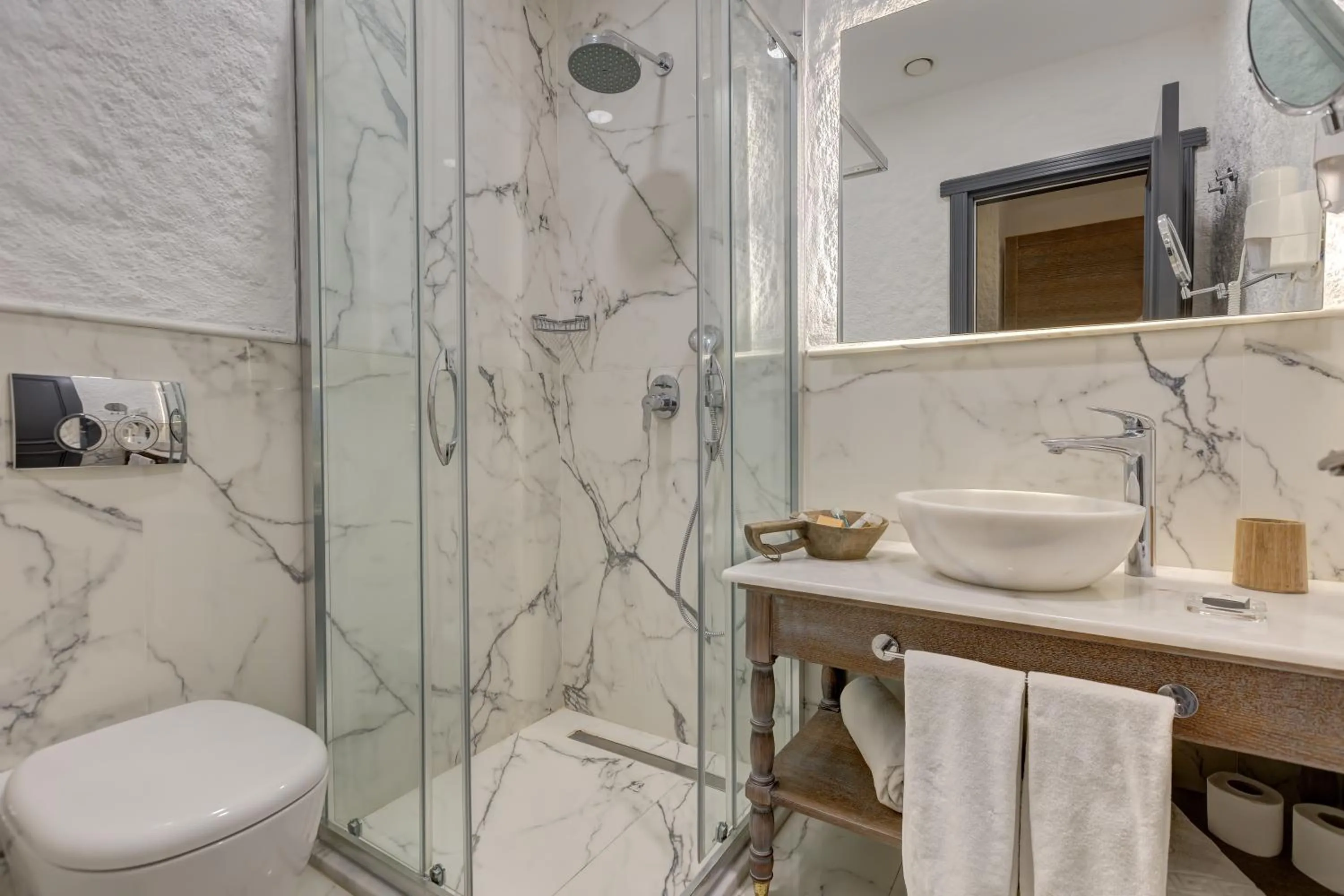 Bathroom in Alachi Hotel