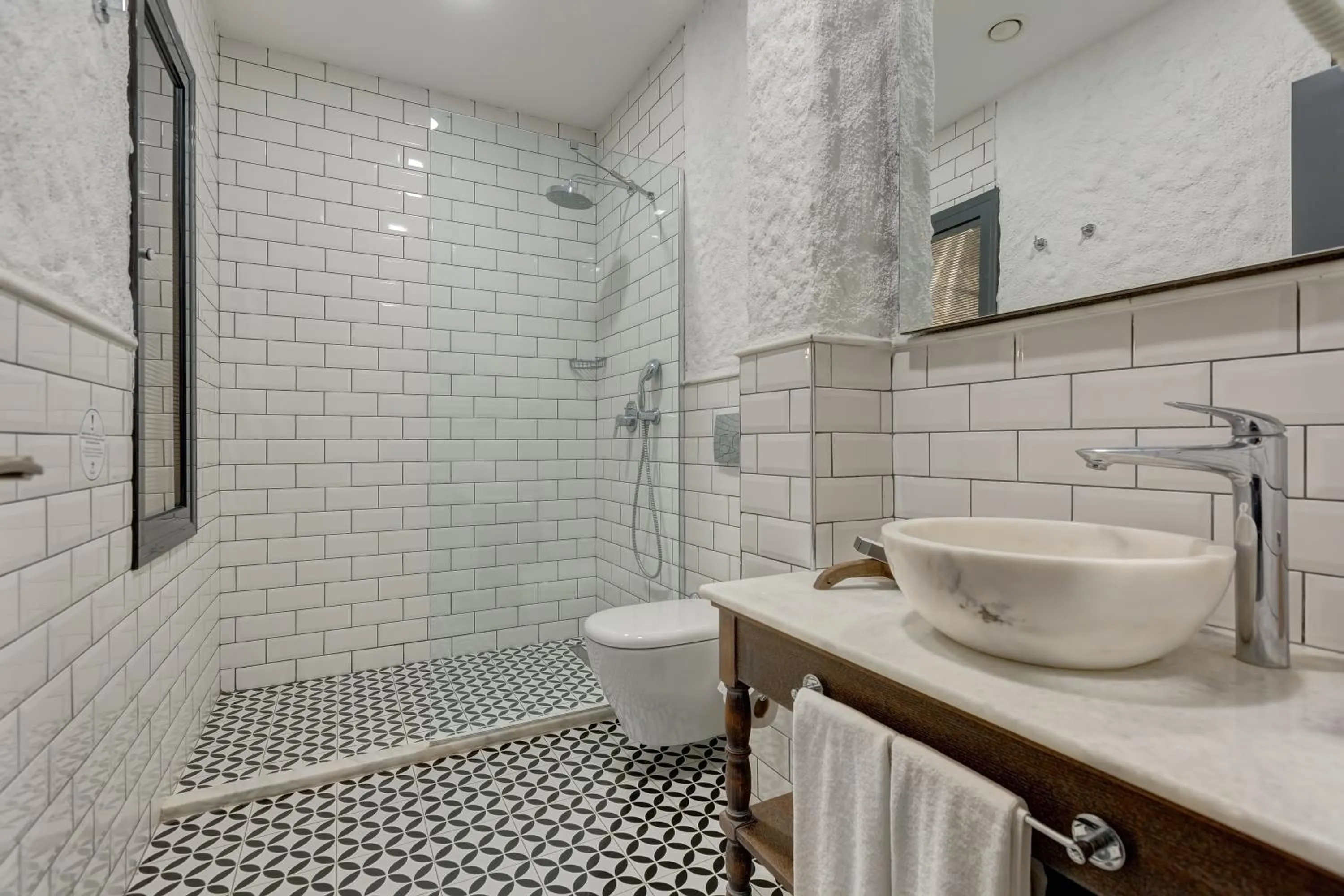 Bathroom in Alachi Hotel