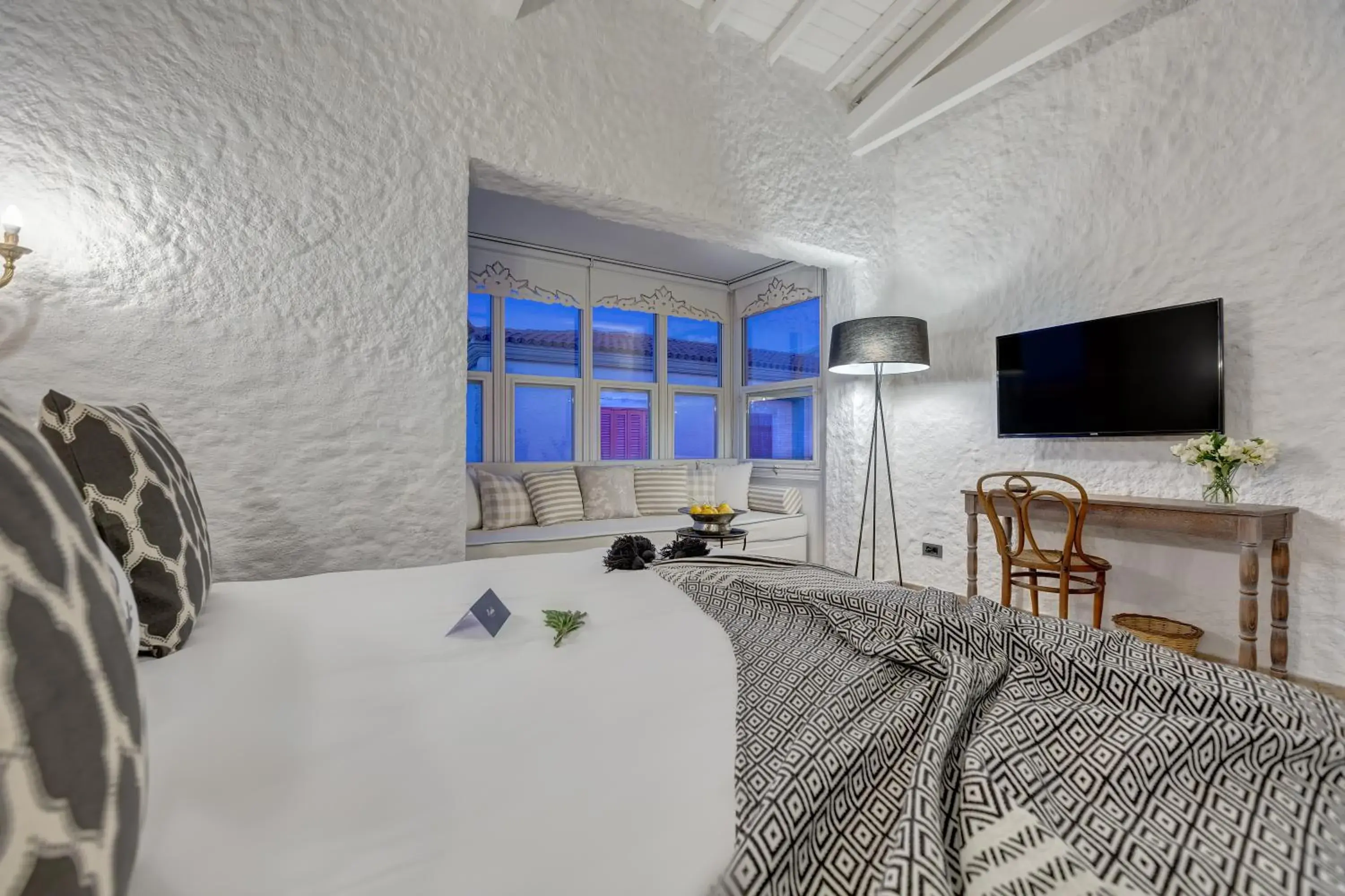 Double Room with Bay Window in Alachi Hotel Double Room with Bay Window in Alachi Hotel