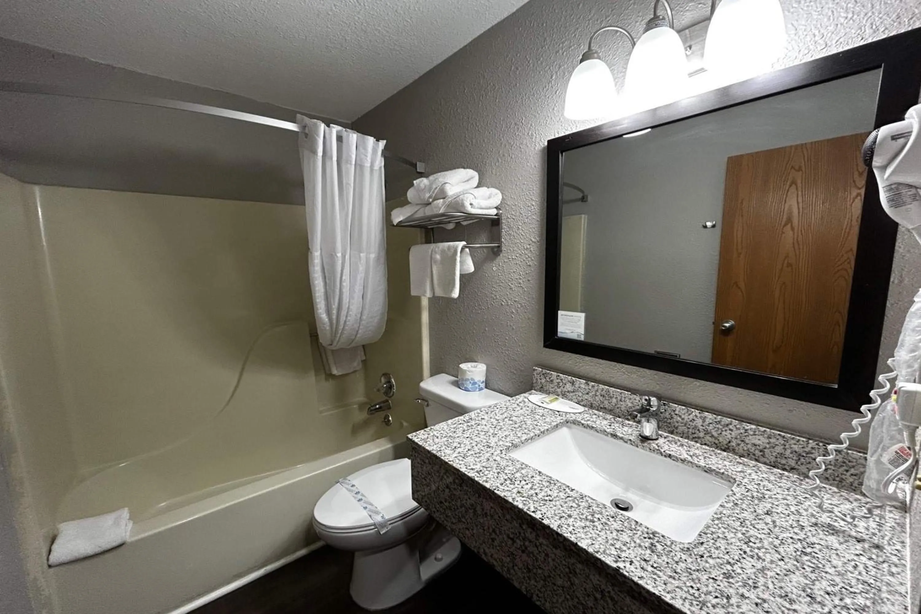 Bathroom in Super 8 by Wyndham Pella