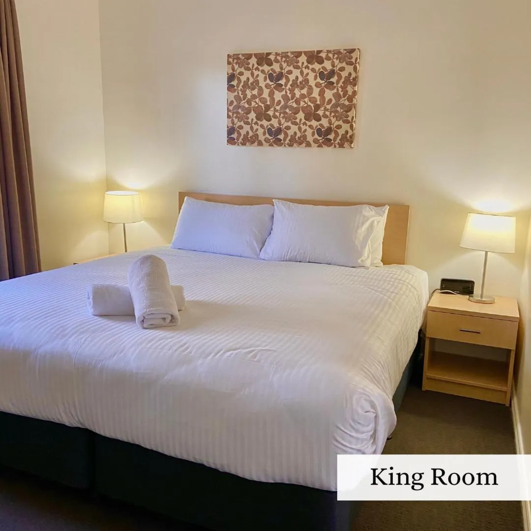 Bedroom, Bed in Pokolbin Village Estate