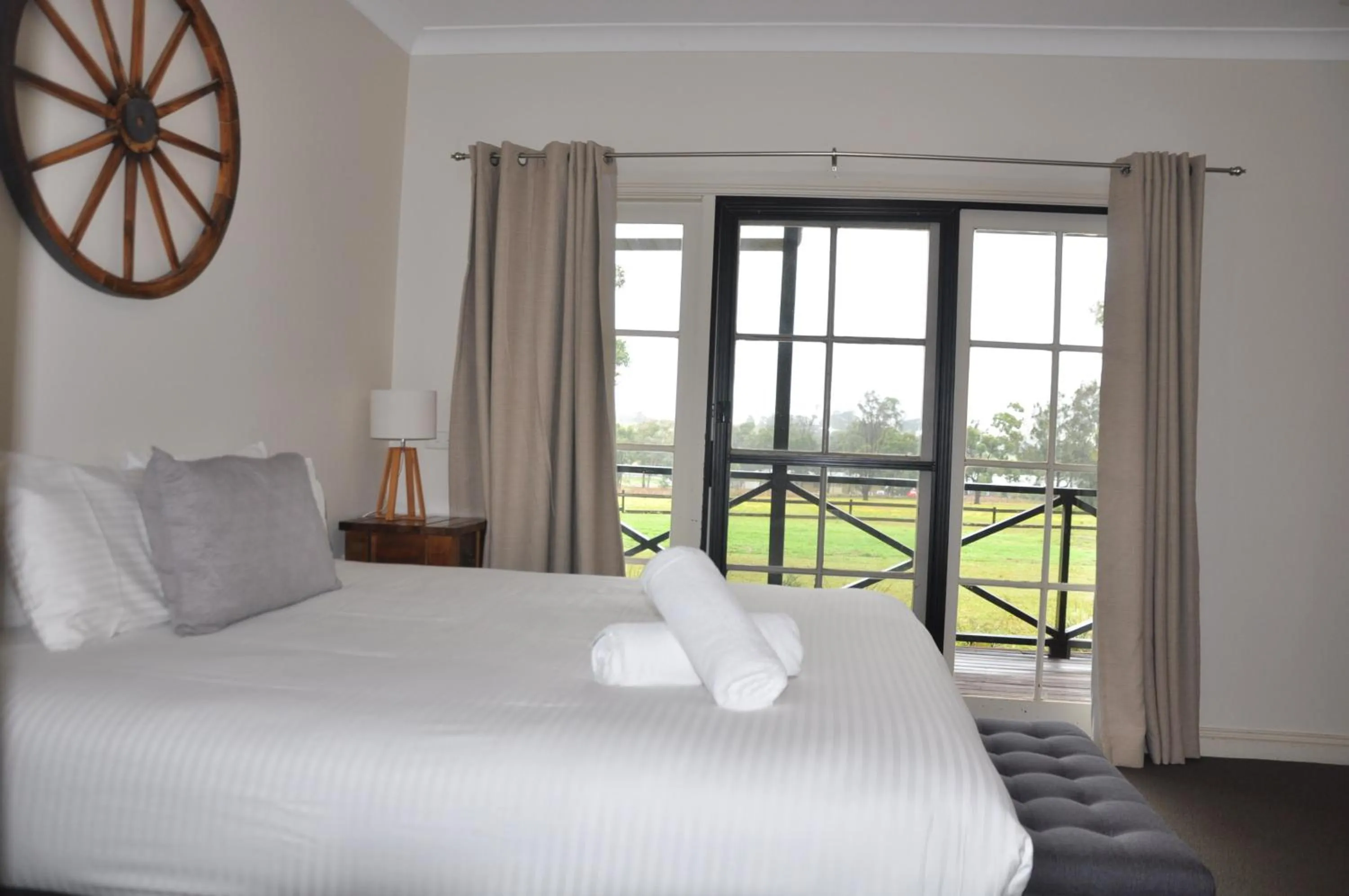 Bedroom, Bed in Pokolbin Village Estate