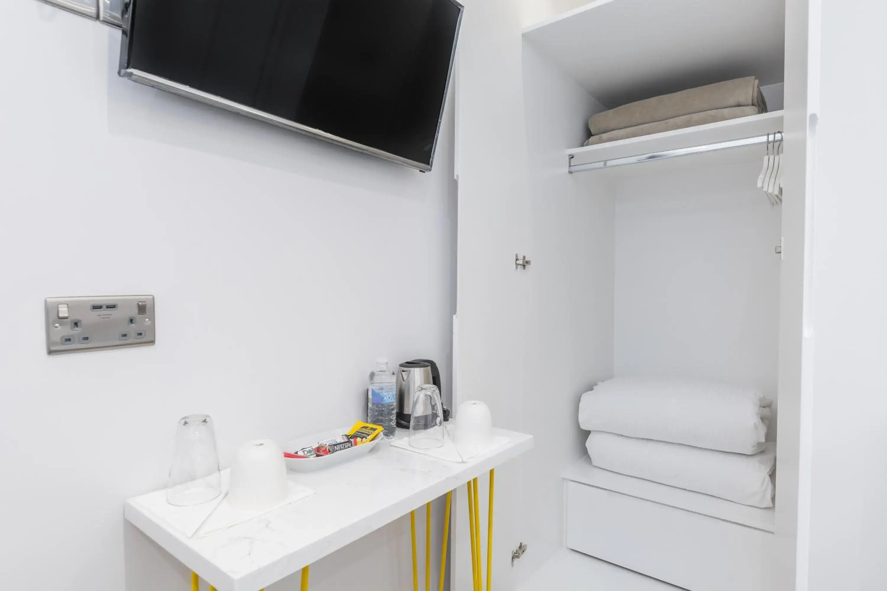 Double Room with Private Bathroom in Goldbeaters House Double Room with Private Bathroom in Goldbeaters House