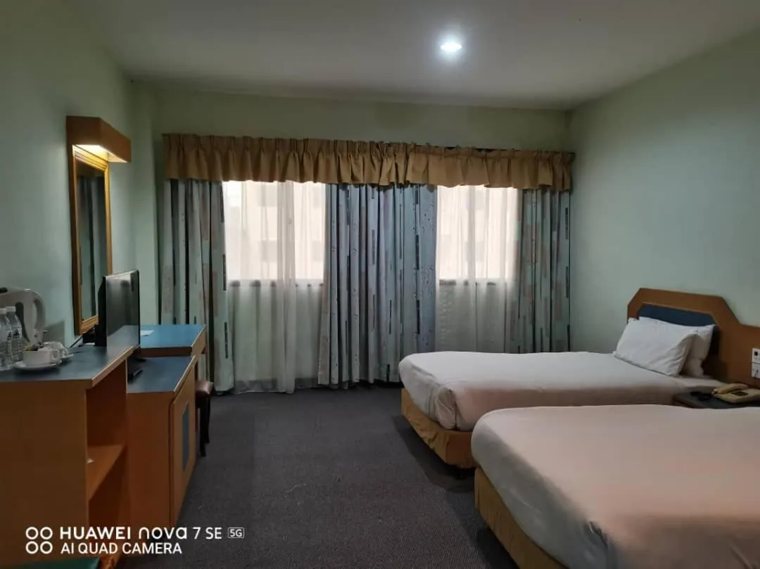 Bedroom, Bed in Coral Bay Resort