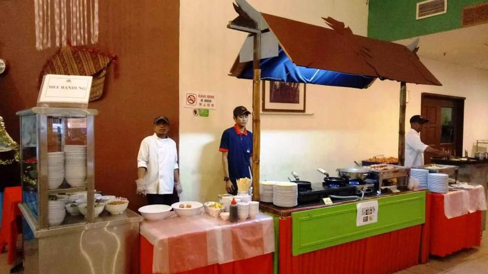 Continental breakfast in Coral Bay Resort