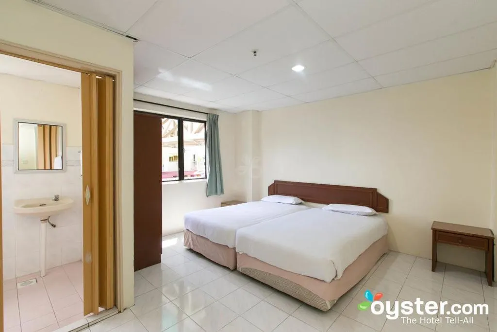 Bedroom, Bed in Coral Bay Resort