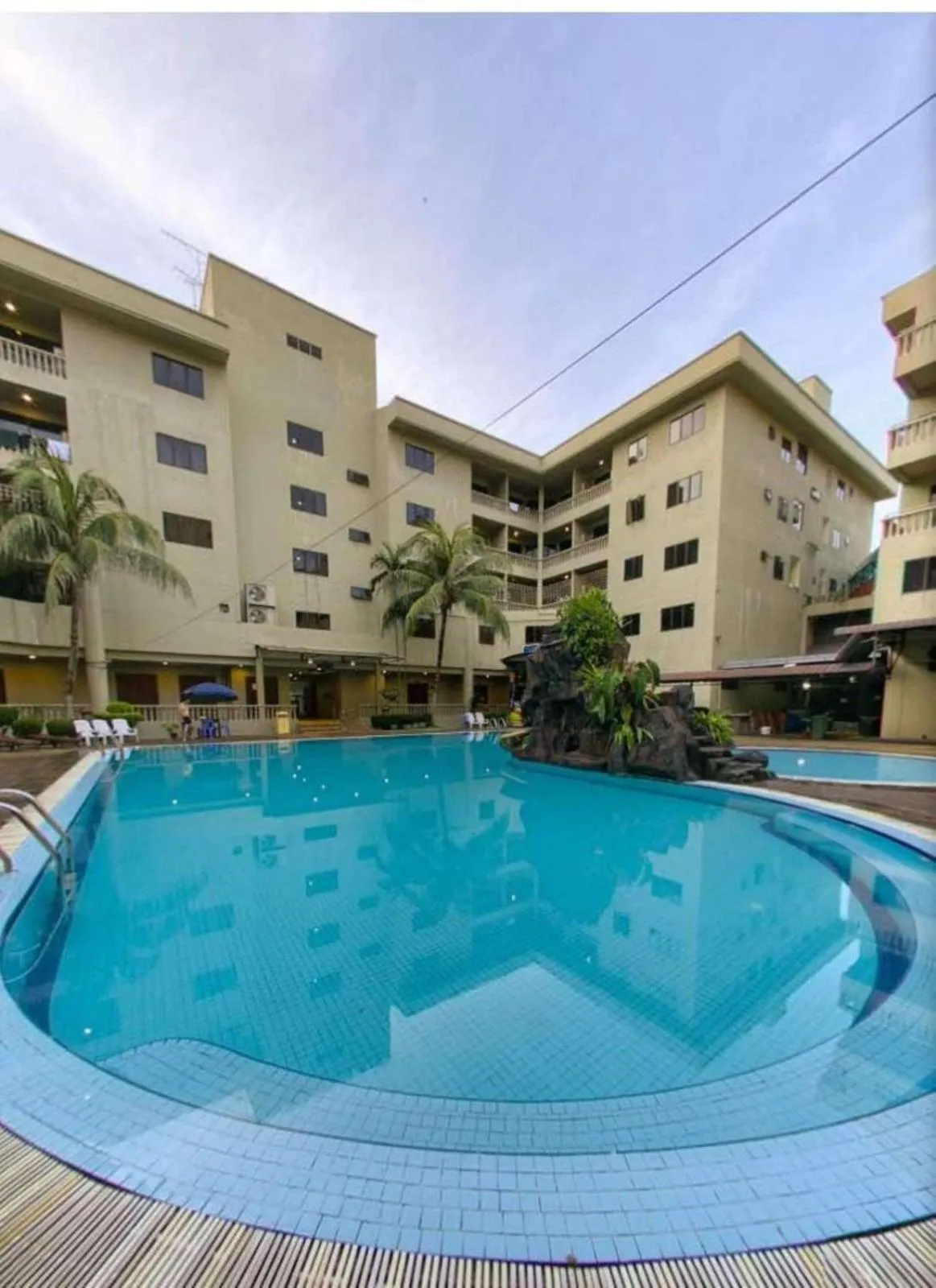 Swimming pool in Coral Bay Resort
