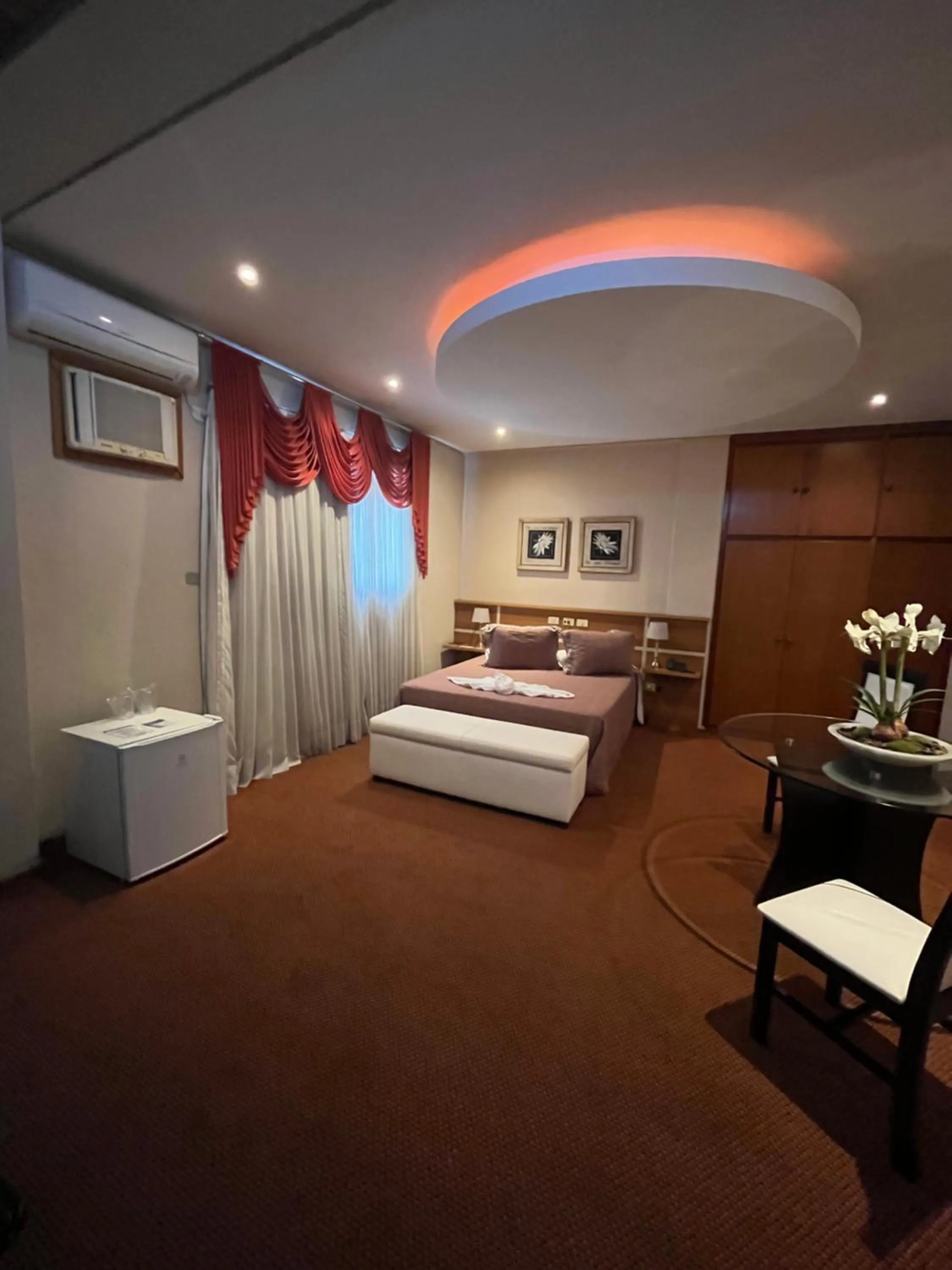 Dining area, Bed in Skalla Hotel Nova Odessa