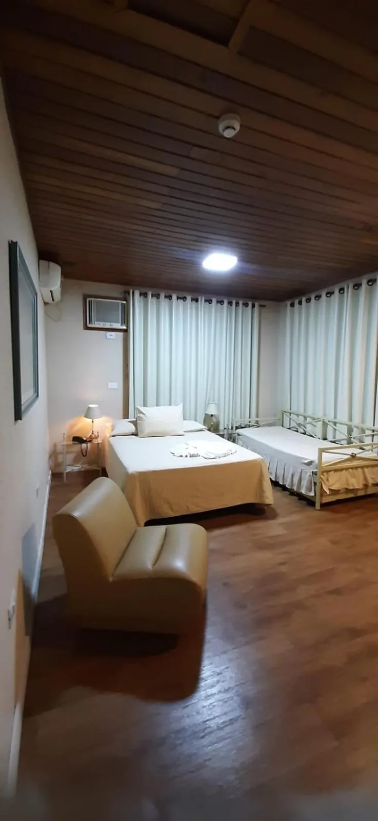 Bathroom, Bed in Skalla Hotel Nova Odessa